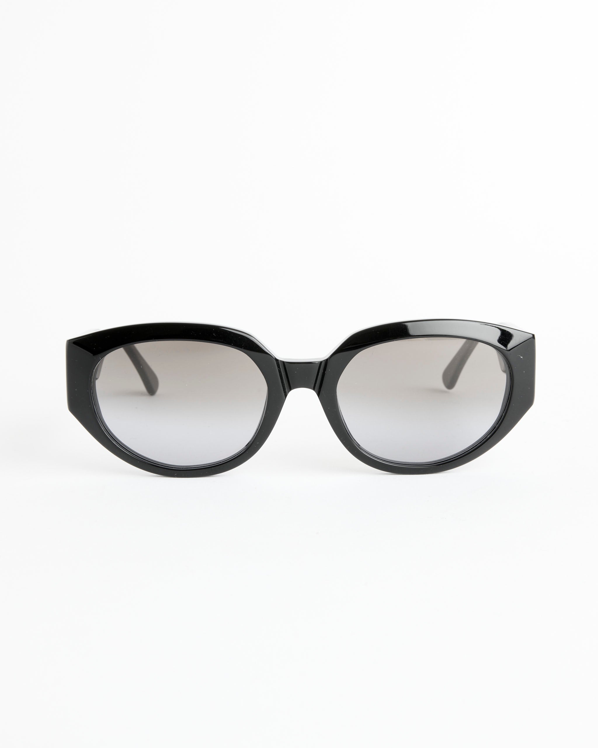 Les Amandiers Sunglasses in Black Grey Gradient