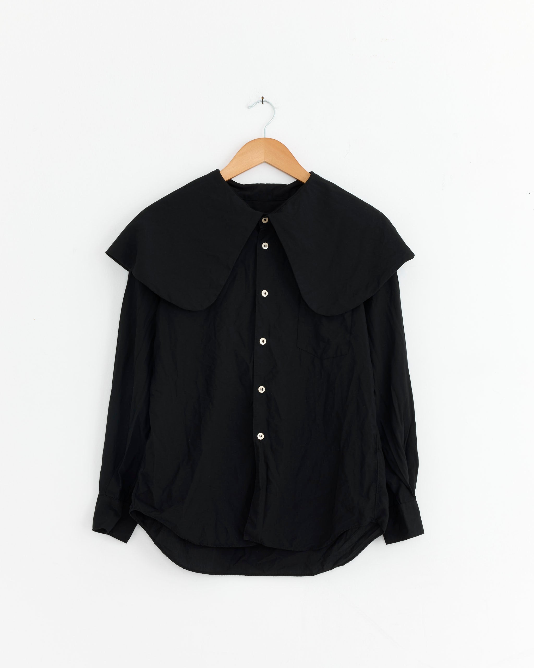 B016 Blouse in Black