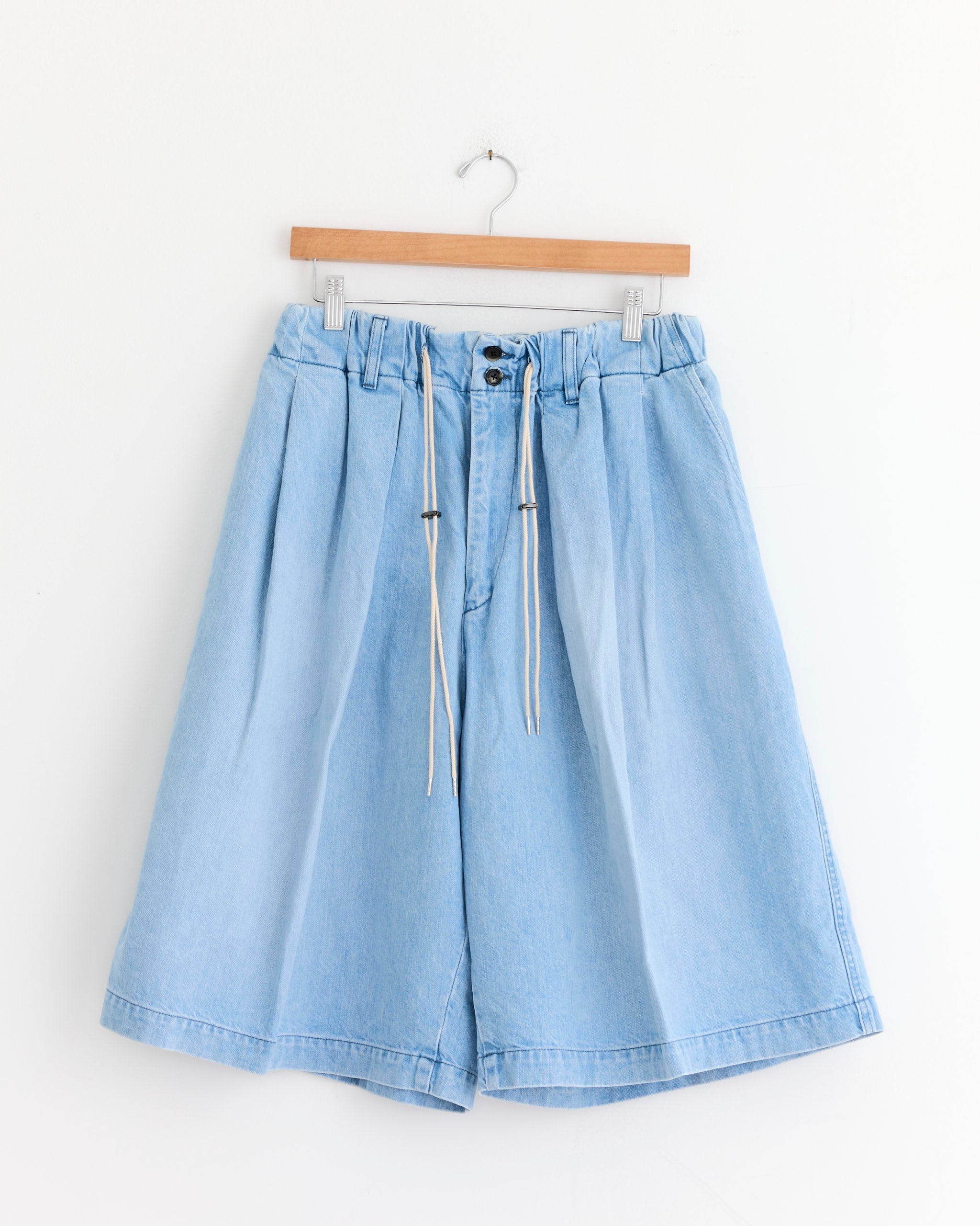 Circular Short Pant in Denim Bleached