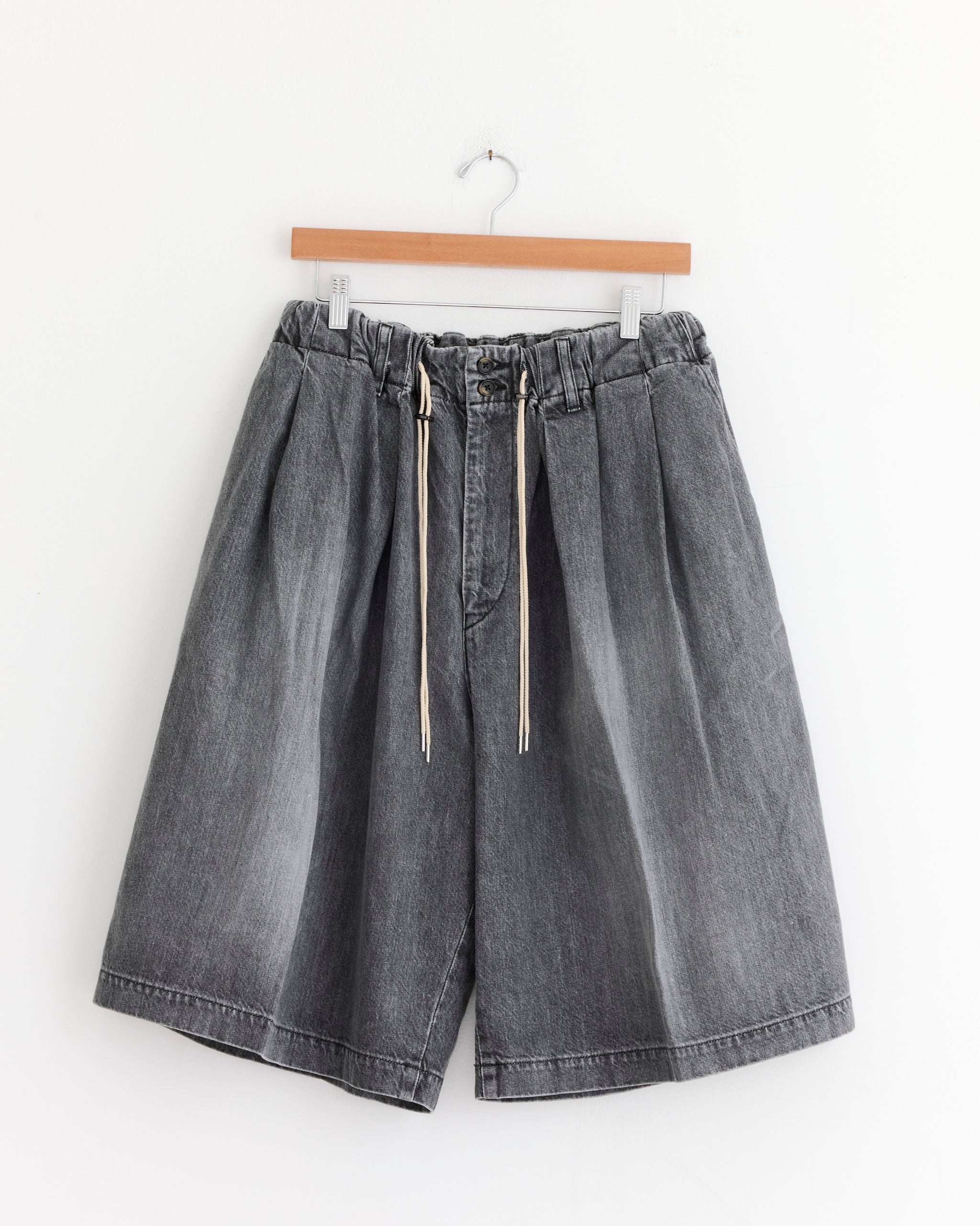 Circular Short Pant in Black Denim Bleached