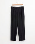 Light Wool Max Gabardine Two Tuck Slack in Top Black