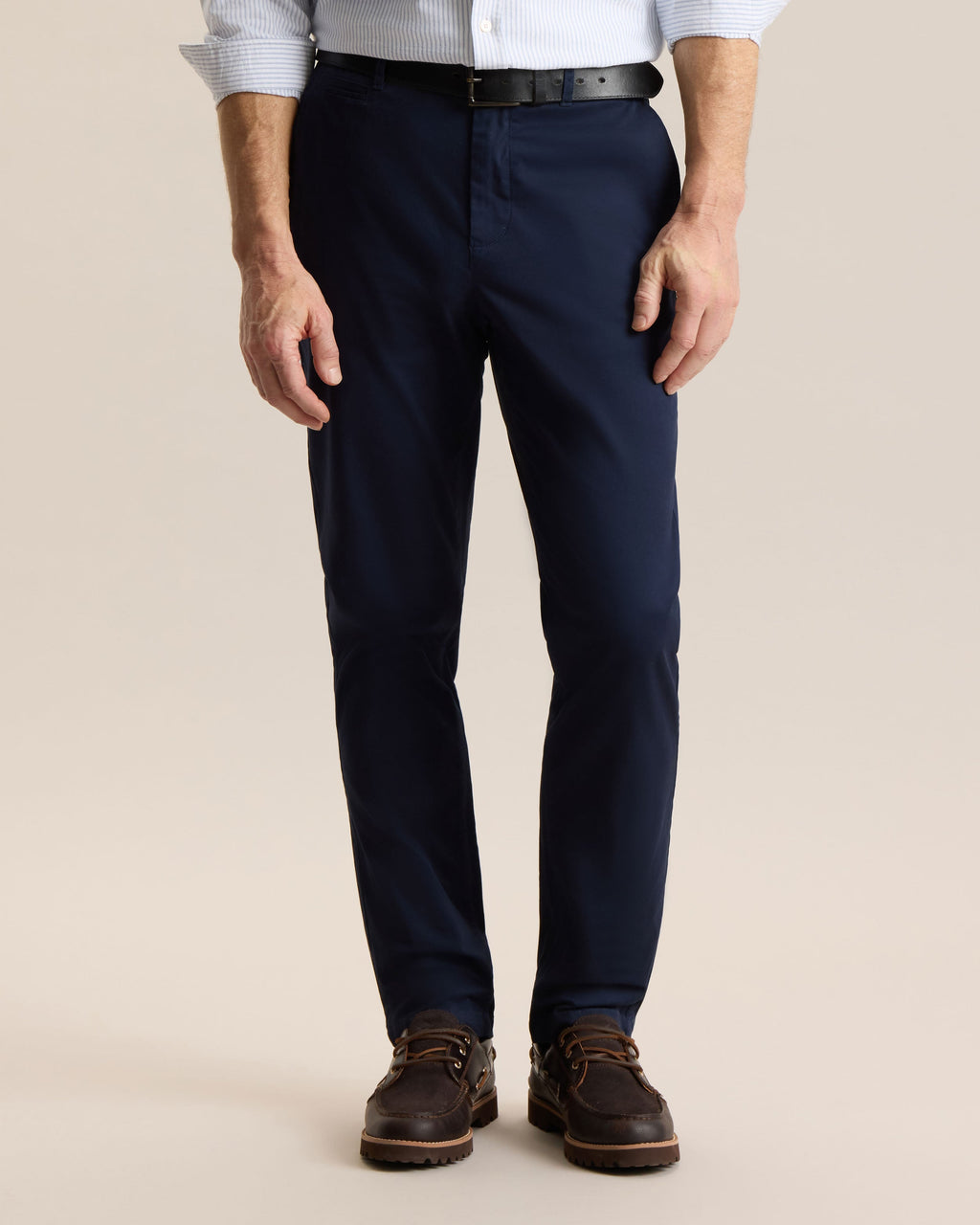 ESSENTIAL SLIM CHINO PANT