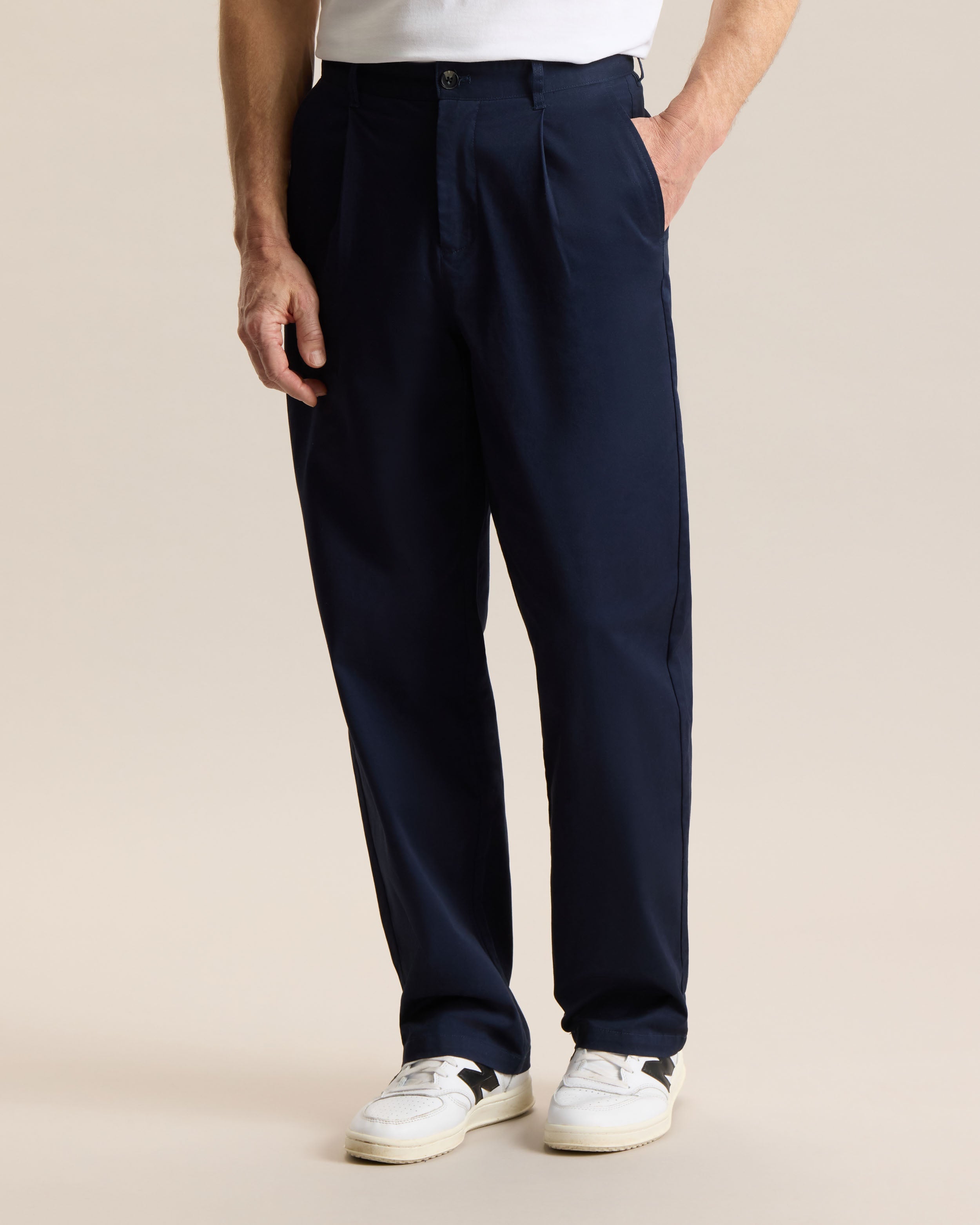 RELAXED PLEATED CHINO PANT