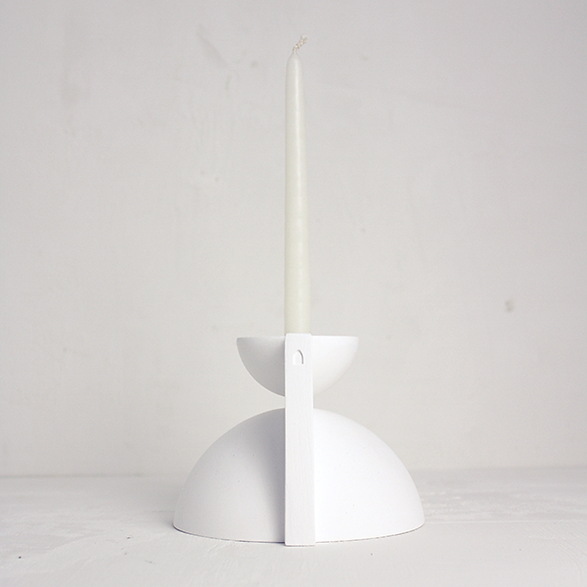 The Først Candle, White