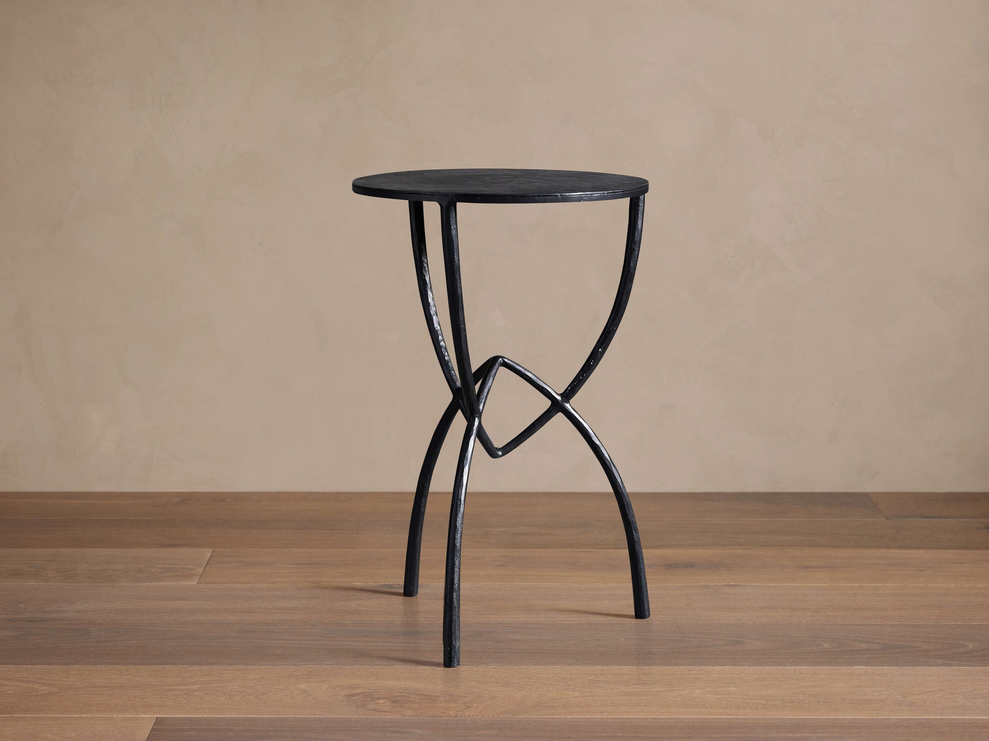 Jedrek Martini Table