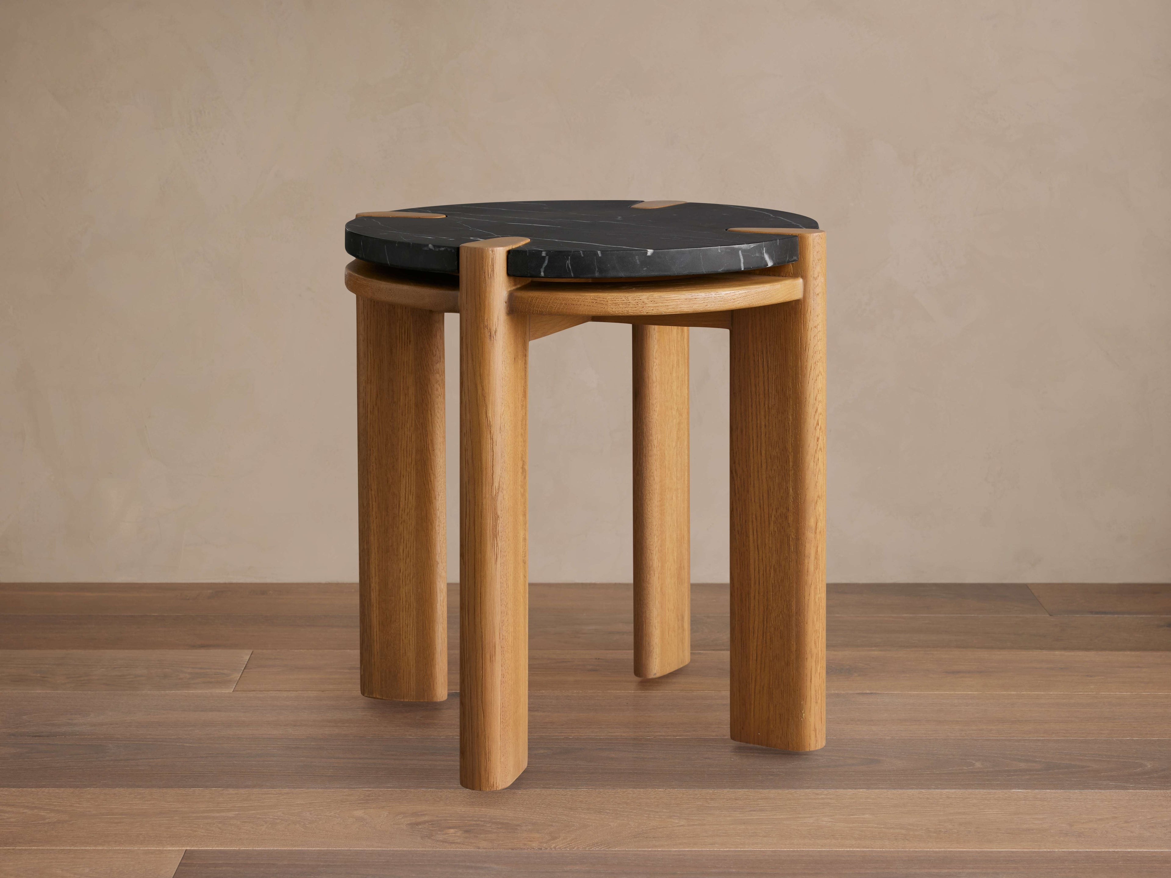 Pyet End Table