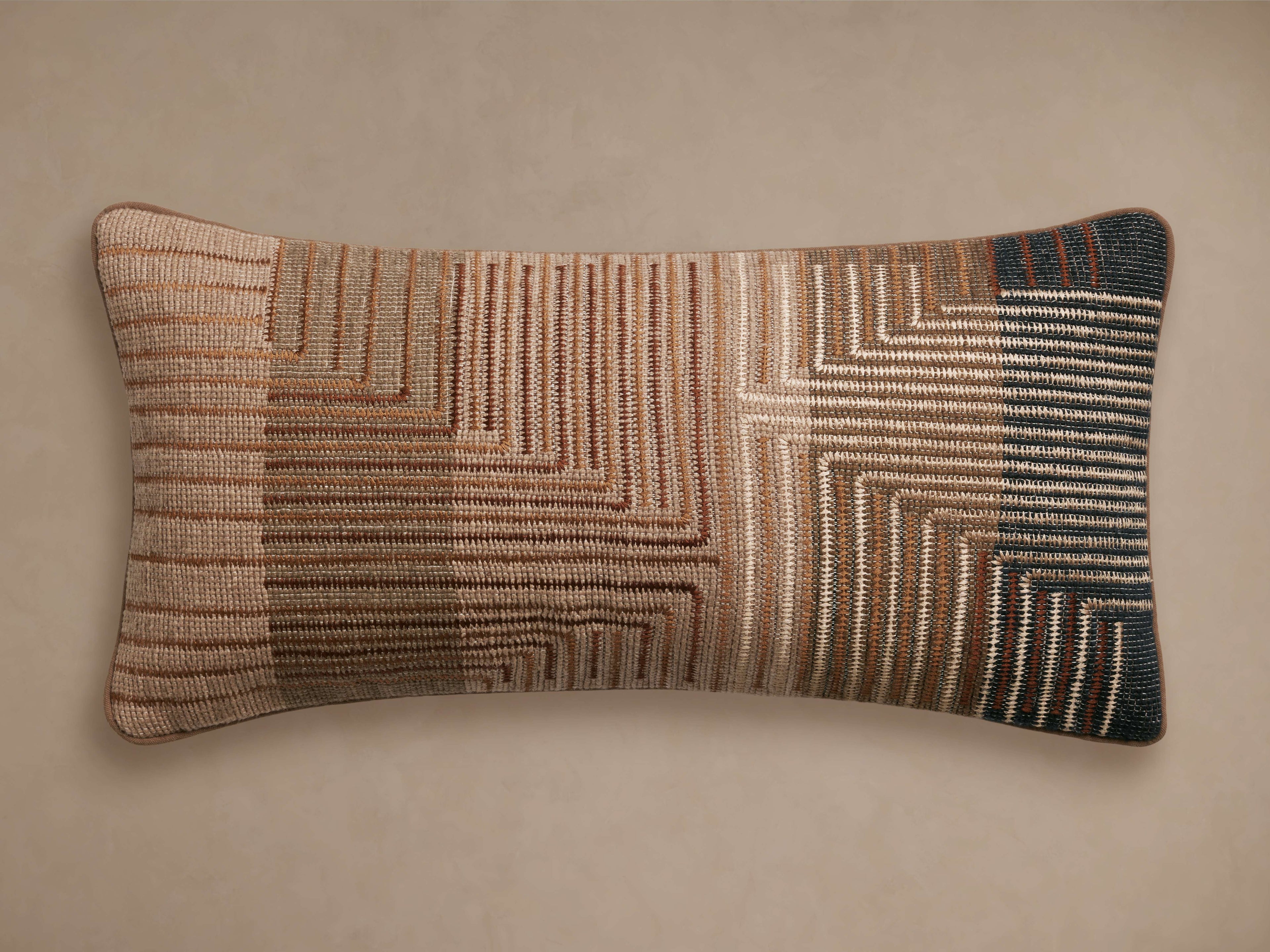Dien Lumbar Pillow Cover