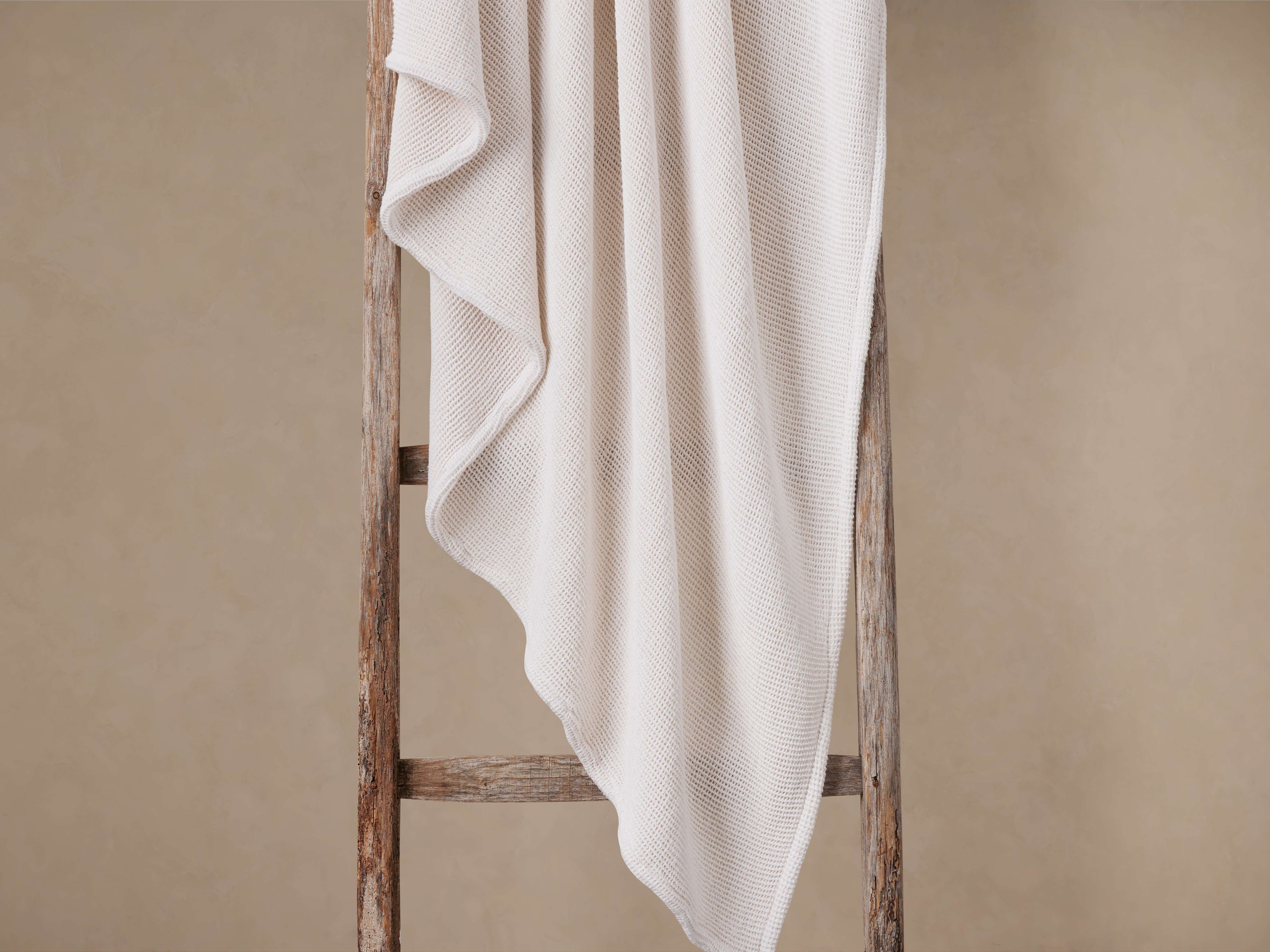 Garment-Dyed Throw in White