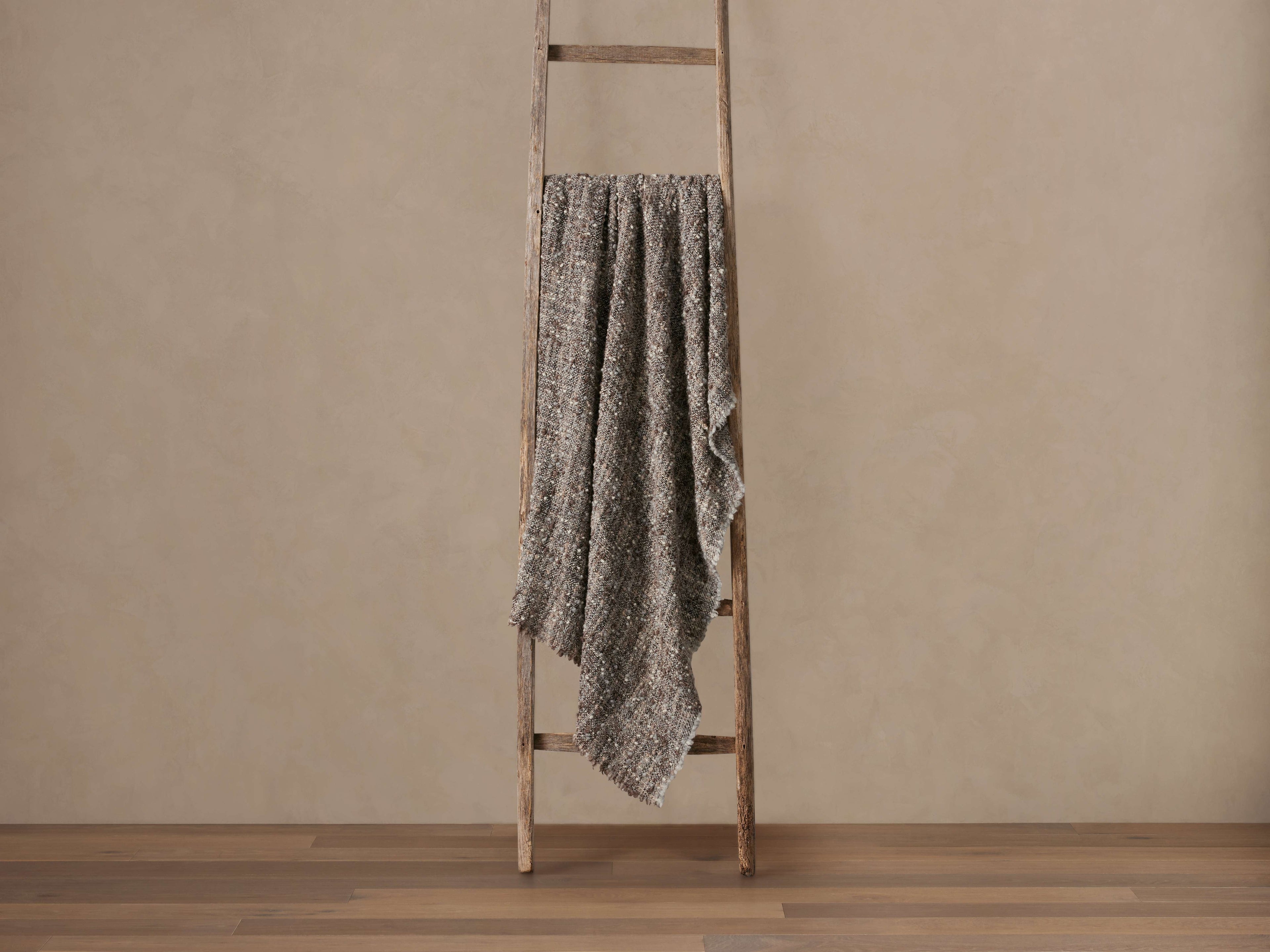 Leni Throw