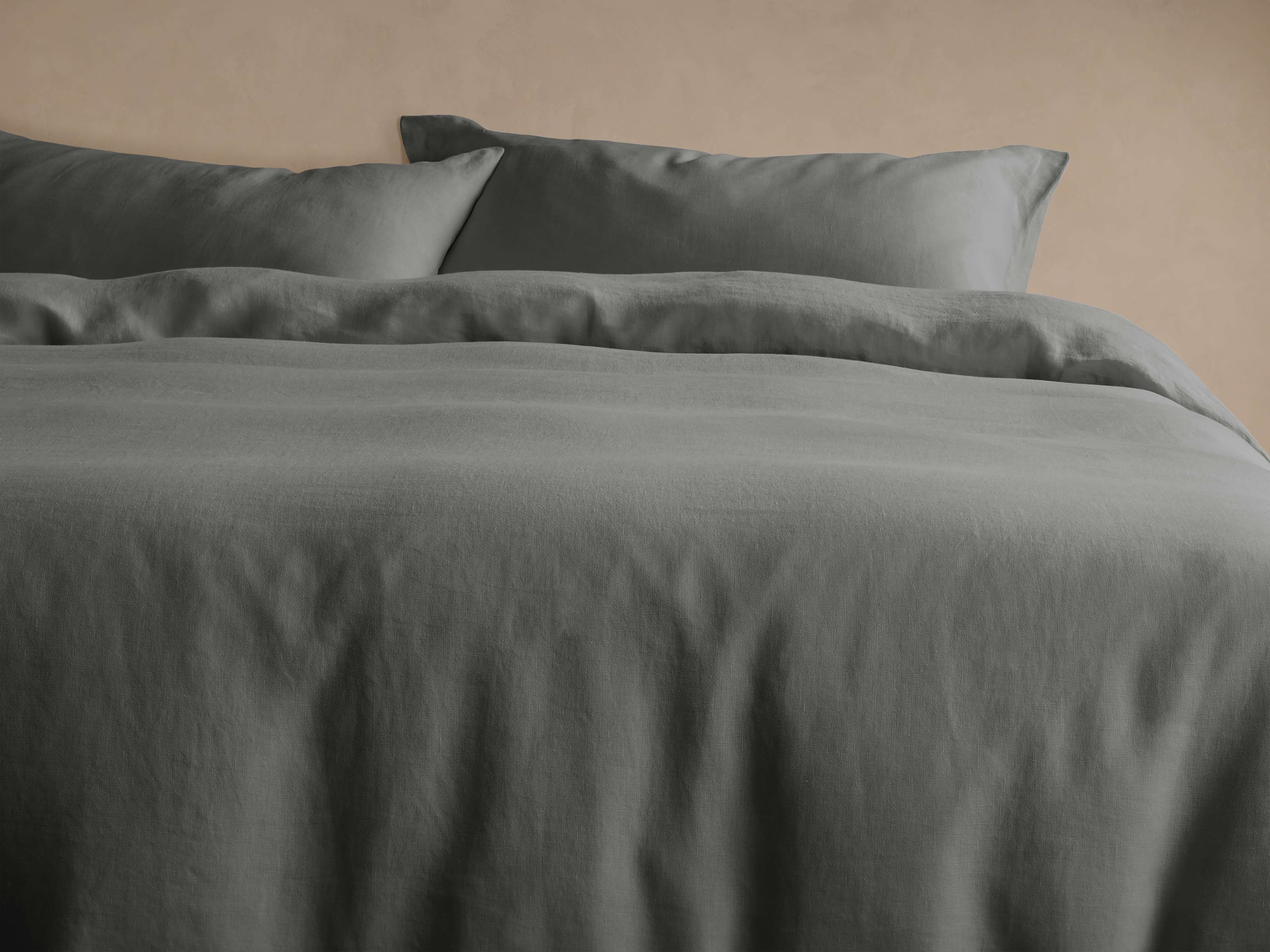 Italian Garment-Dyed Linen Duvet Set in Charcoal