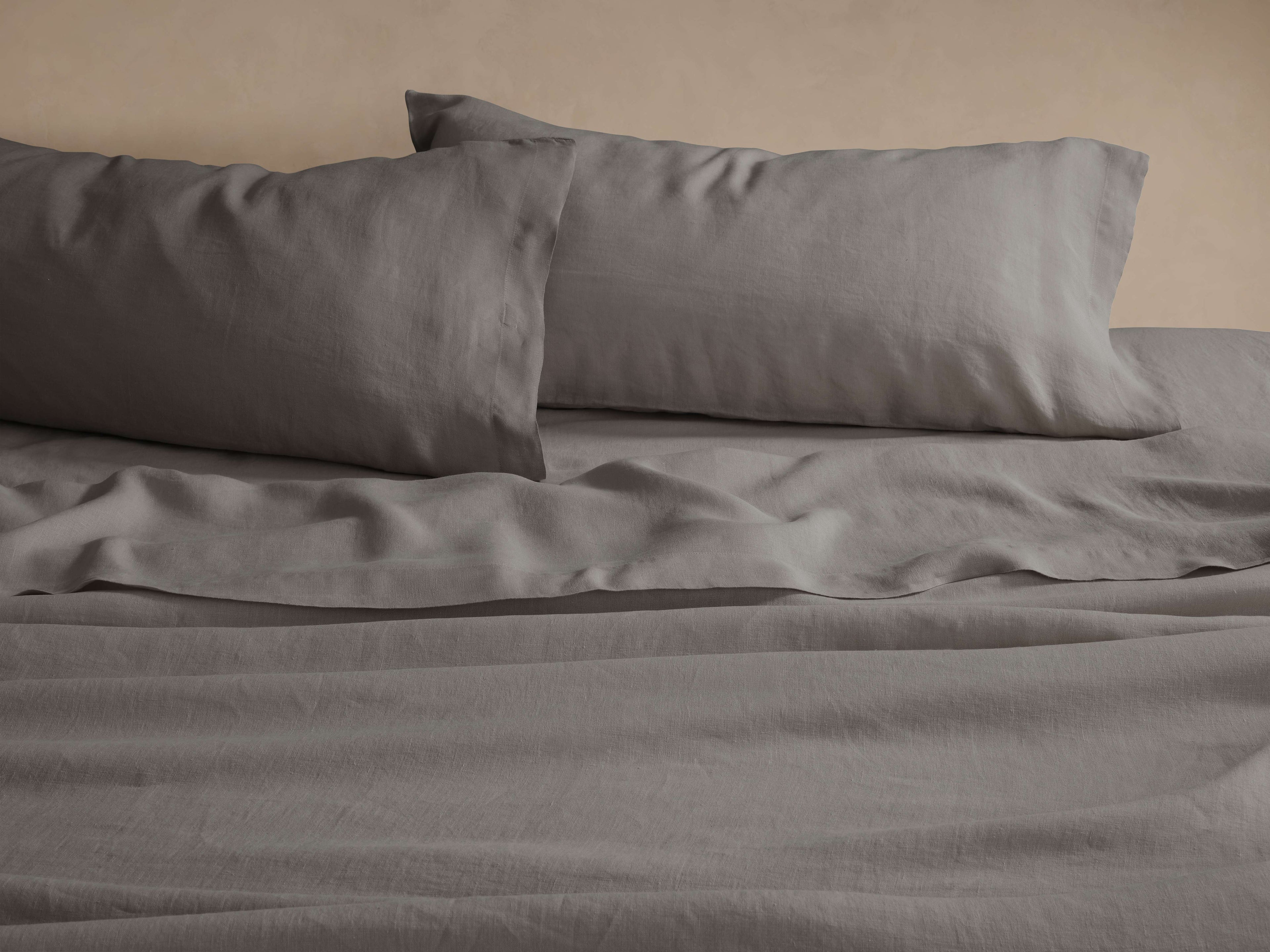 Italian Garment-Dyed Linen Sheet Set in Mink