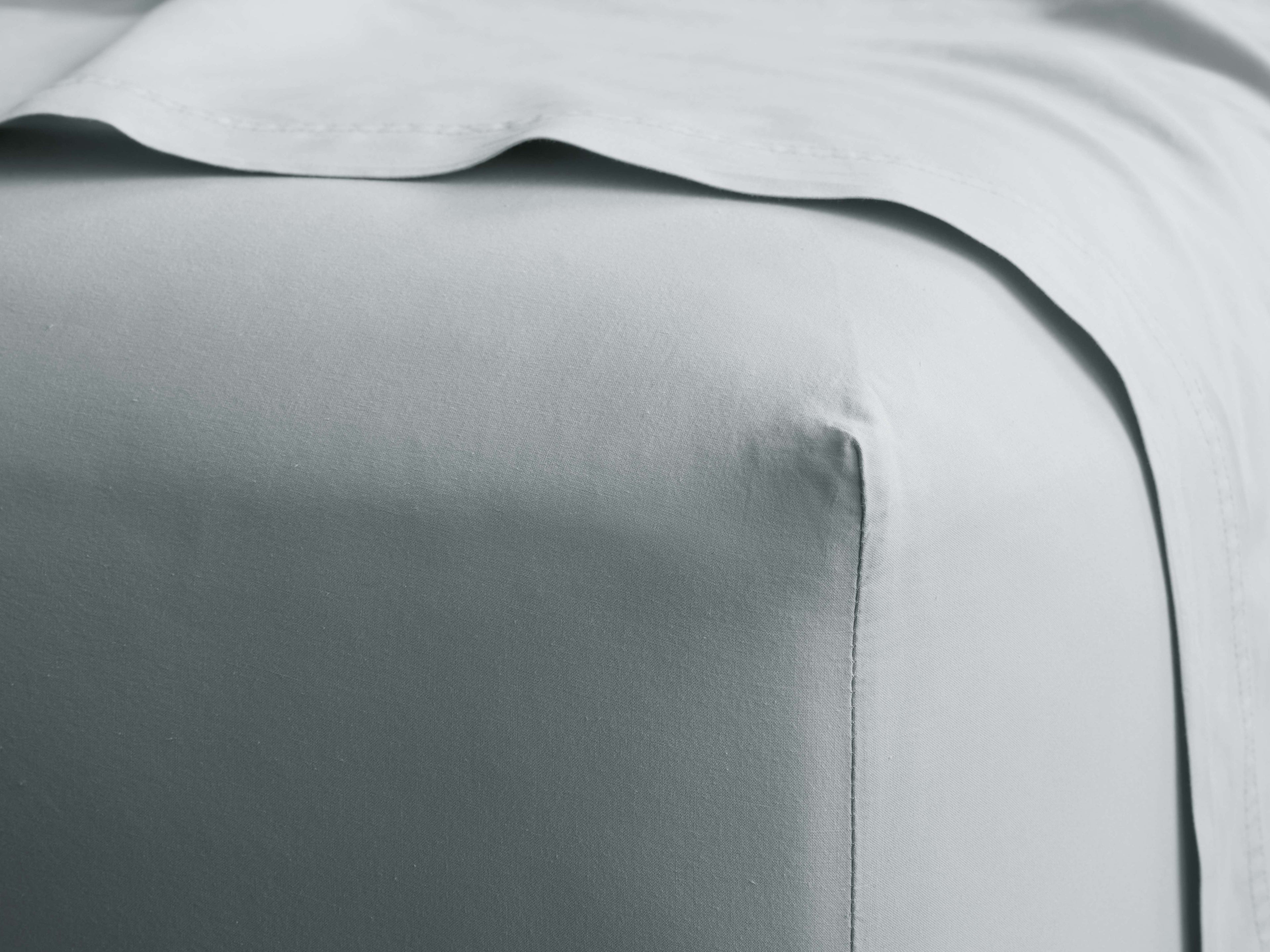Italian Garment-Dyed Percale King Fitted Sheet in Sky