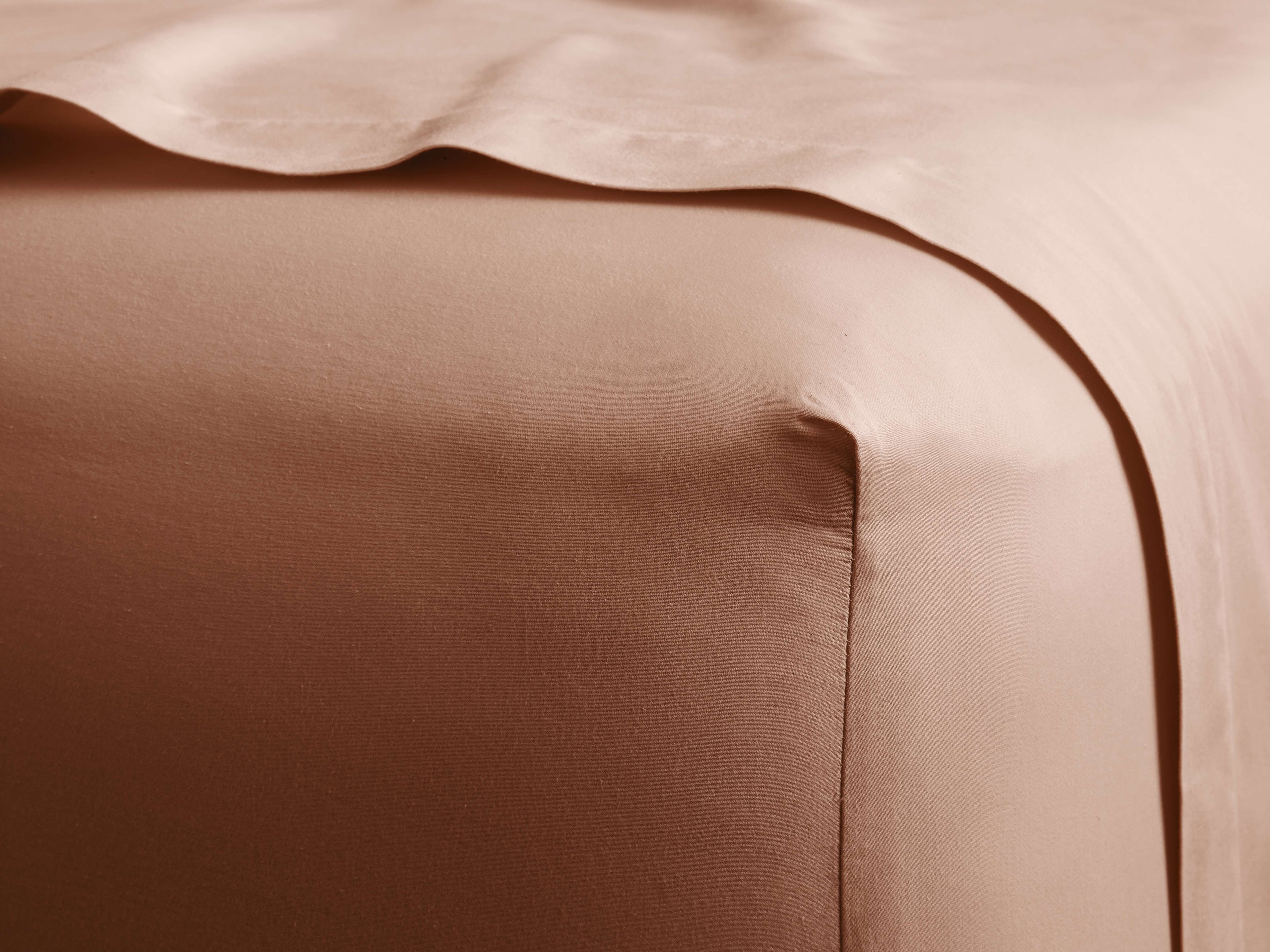 Italian Garment-Dyed Sateen Fitted Sheet in Clay