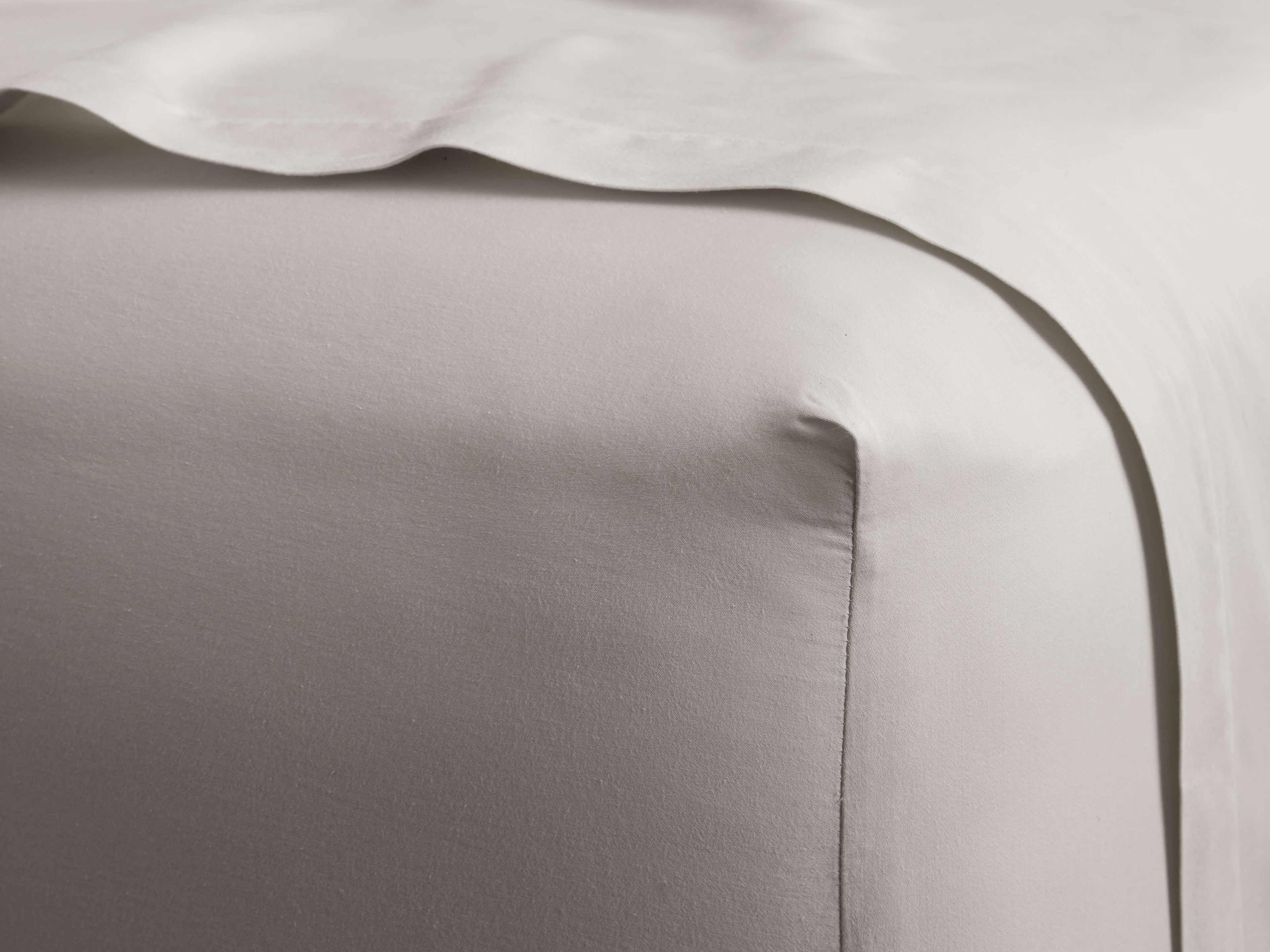 Italian Garment-Dyed Sateen Fitted Sheet in Natural