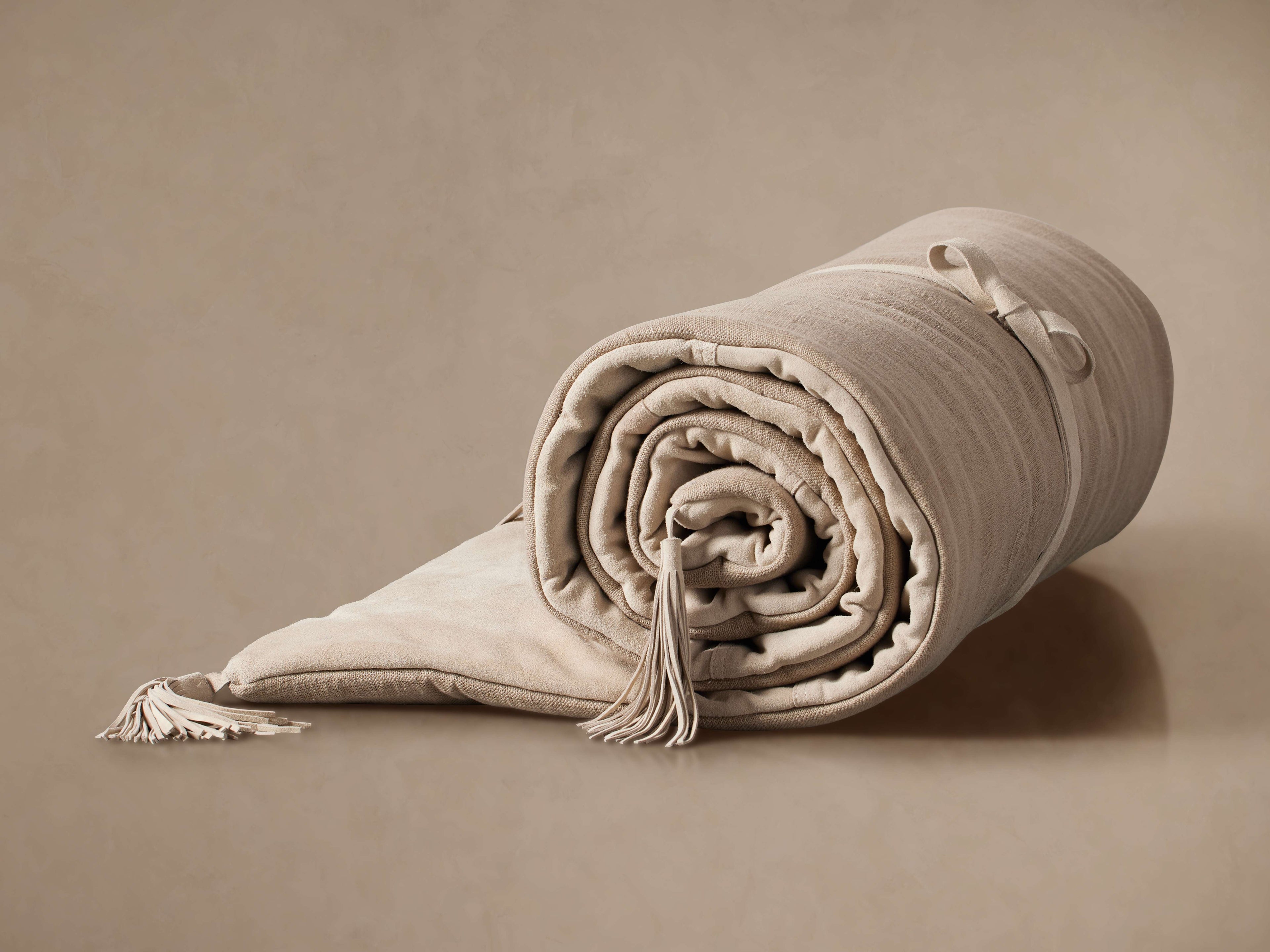 Suede Throwbed