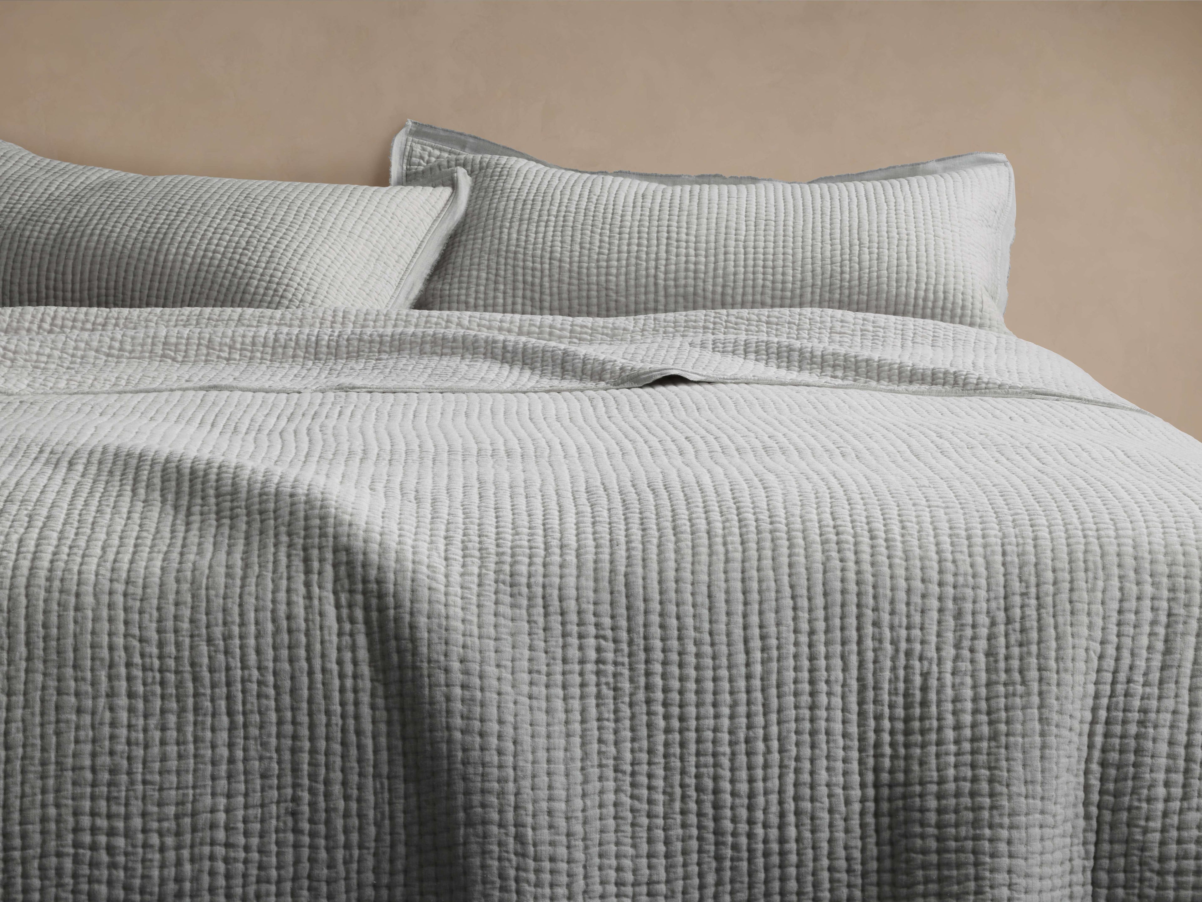 Tulaya Cotton King Quilt in Mist