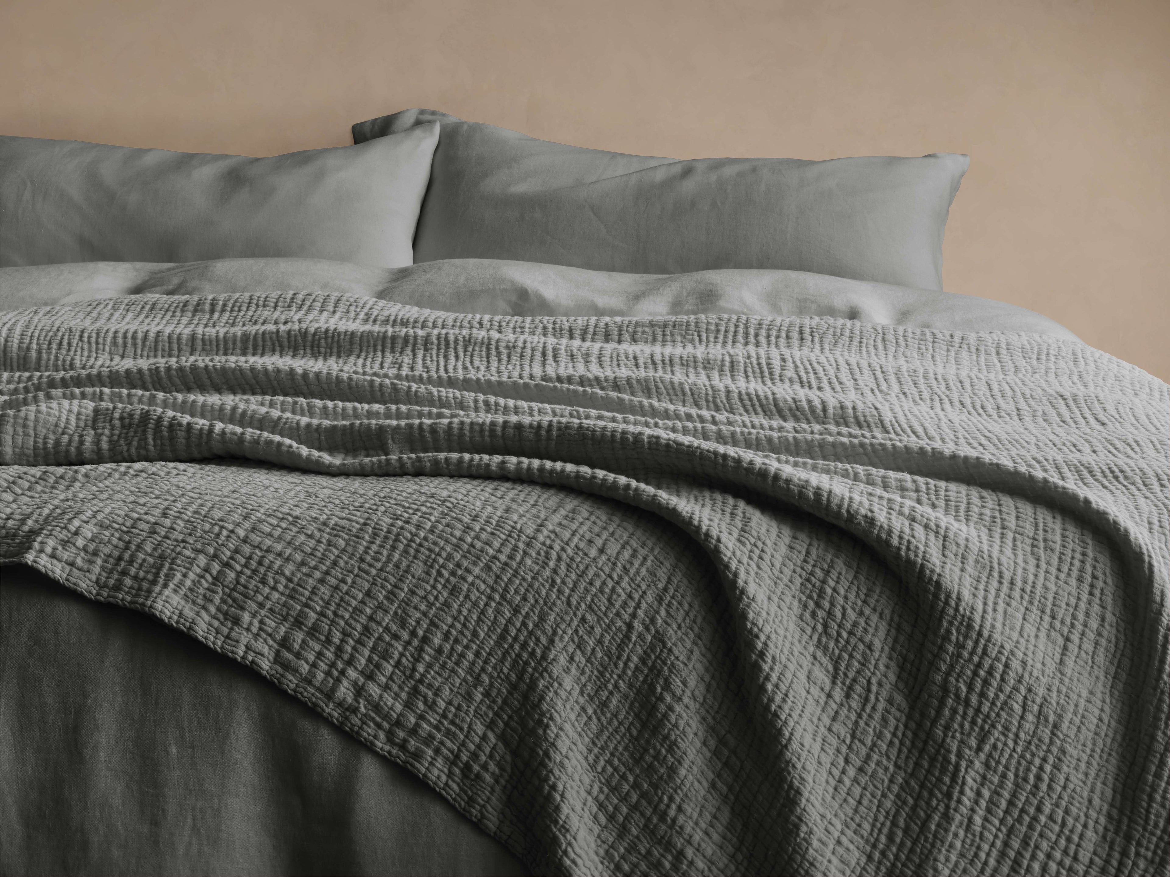 Zehra Linen Bed Blanket in Charcoal