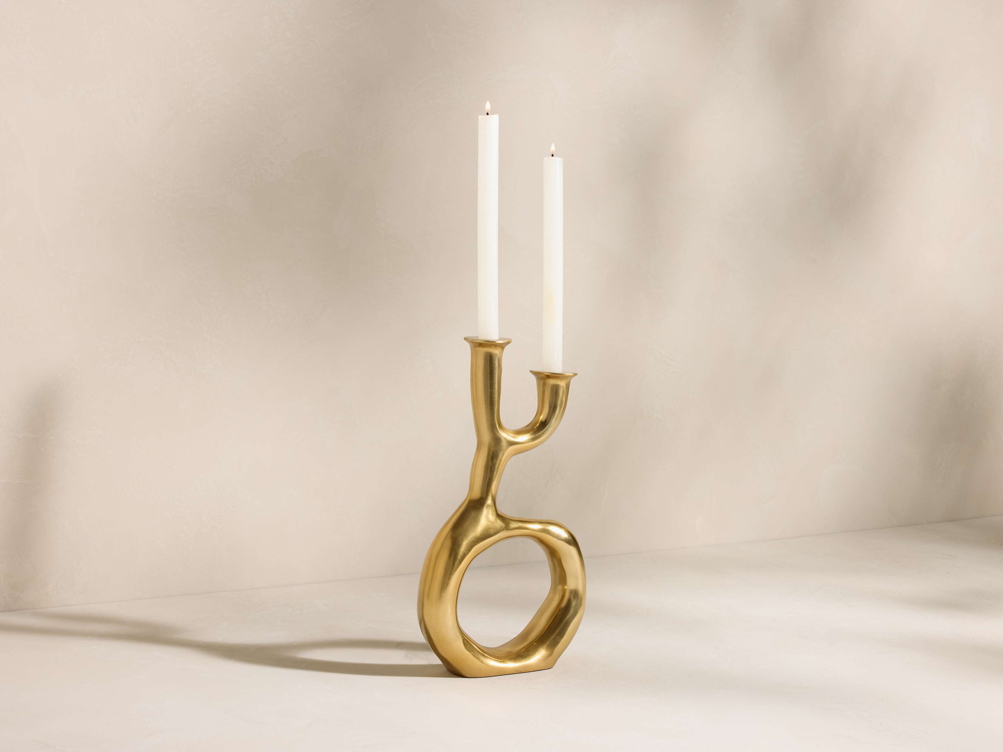 Nouria Open Base Double Taper Holder