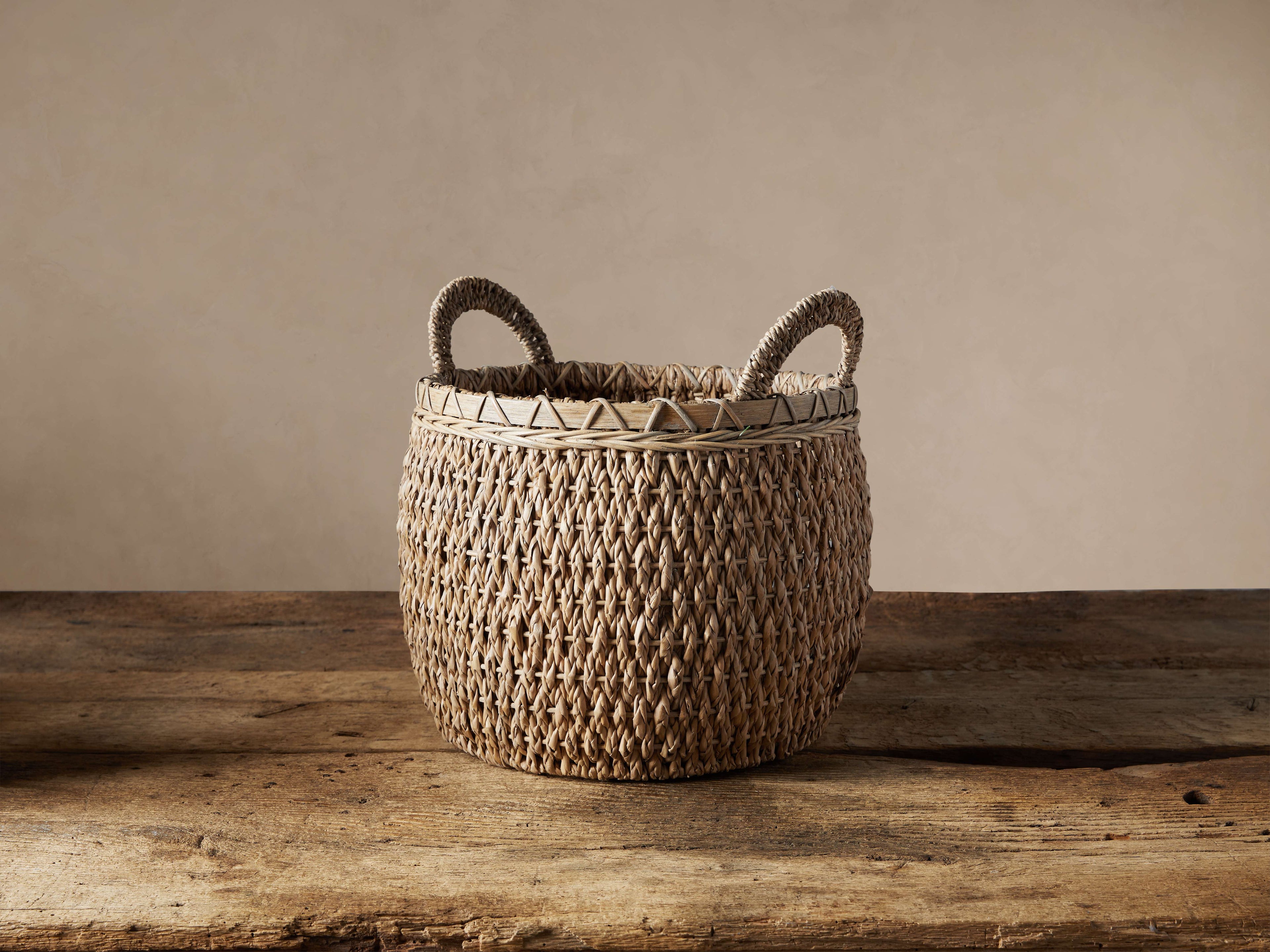 Round Entry Basket in Natural