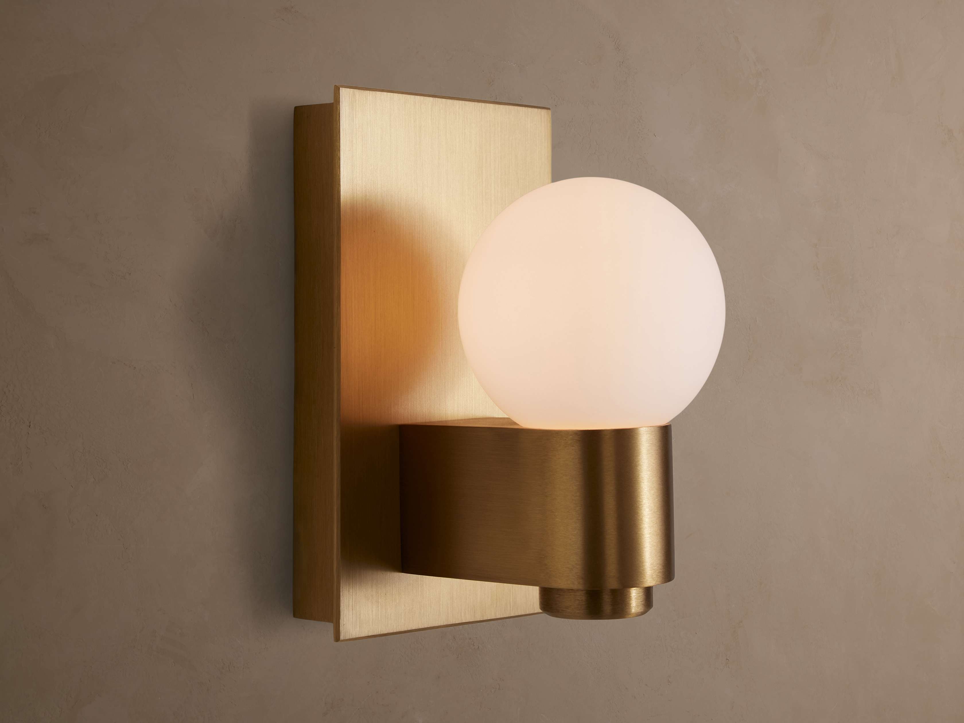 Casen Sconce