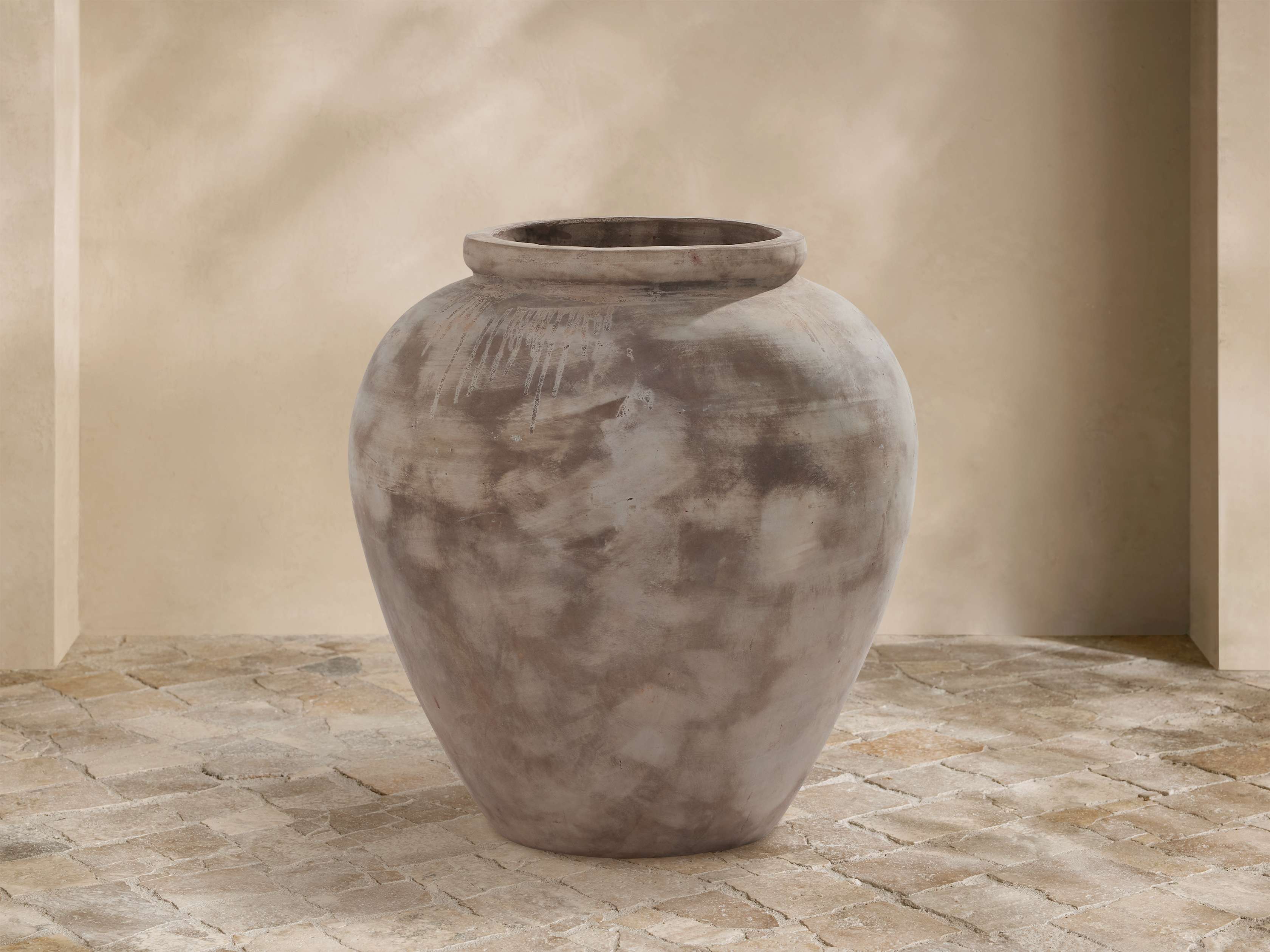 Olivio Outdoor Planter
