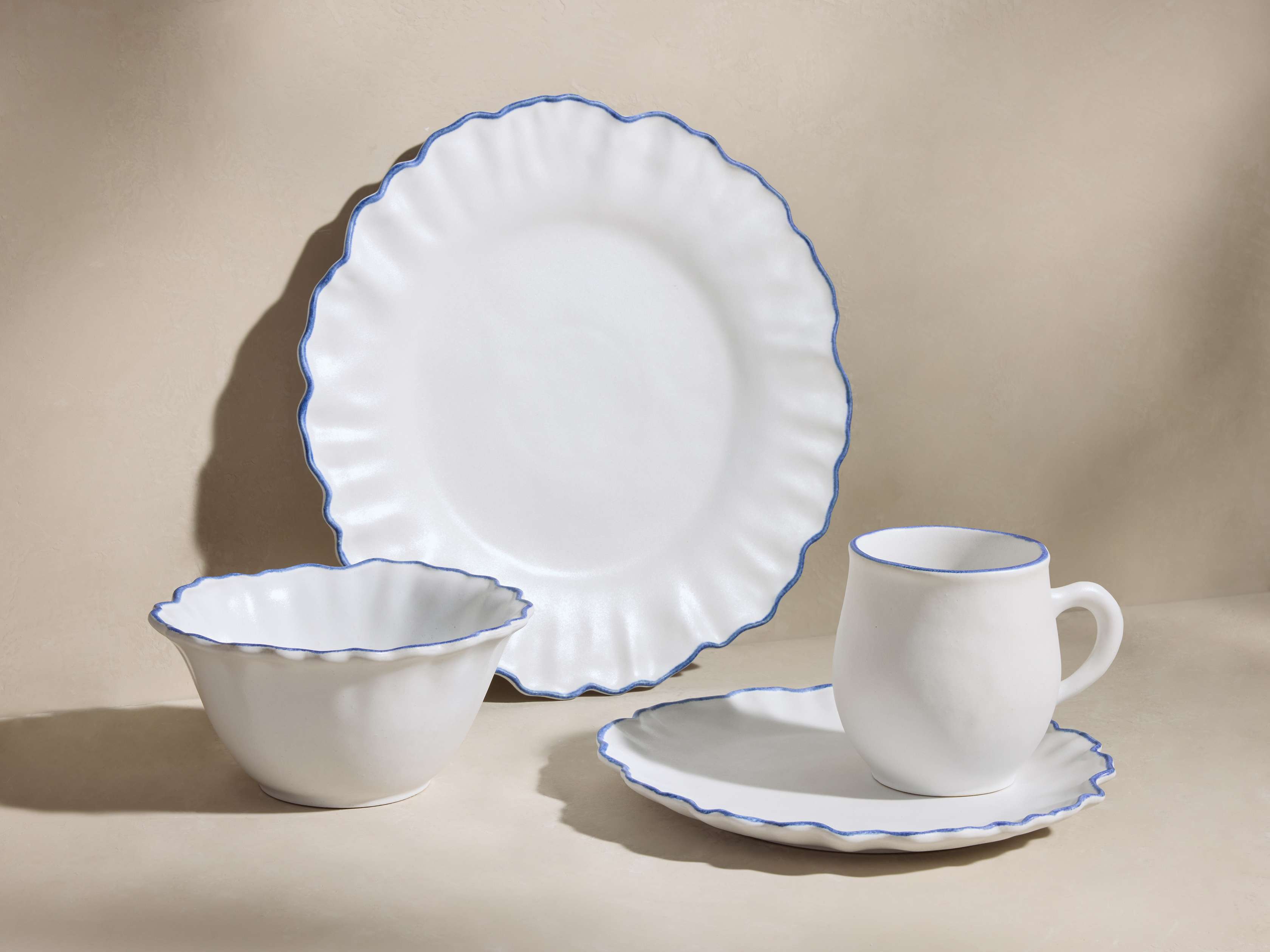 Capuchos Dinnerware with Cereal Bowls (Set of 16)