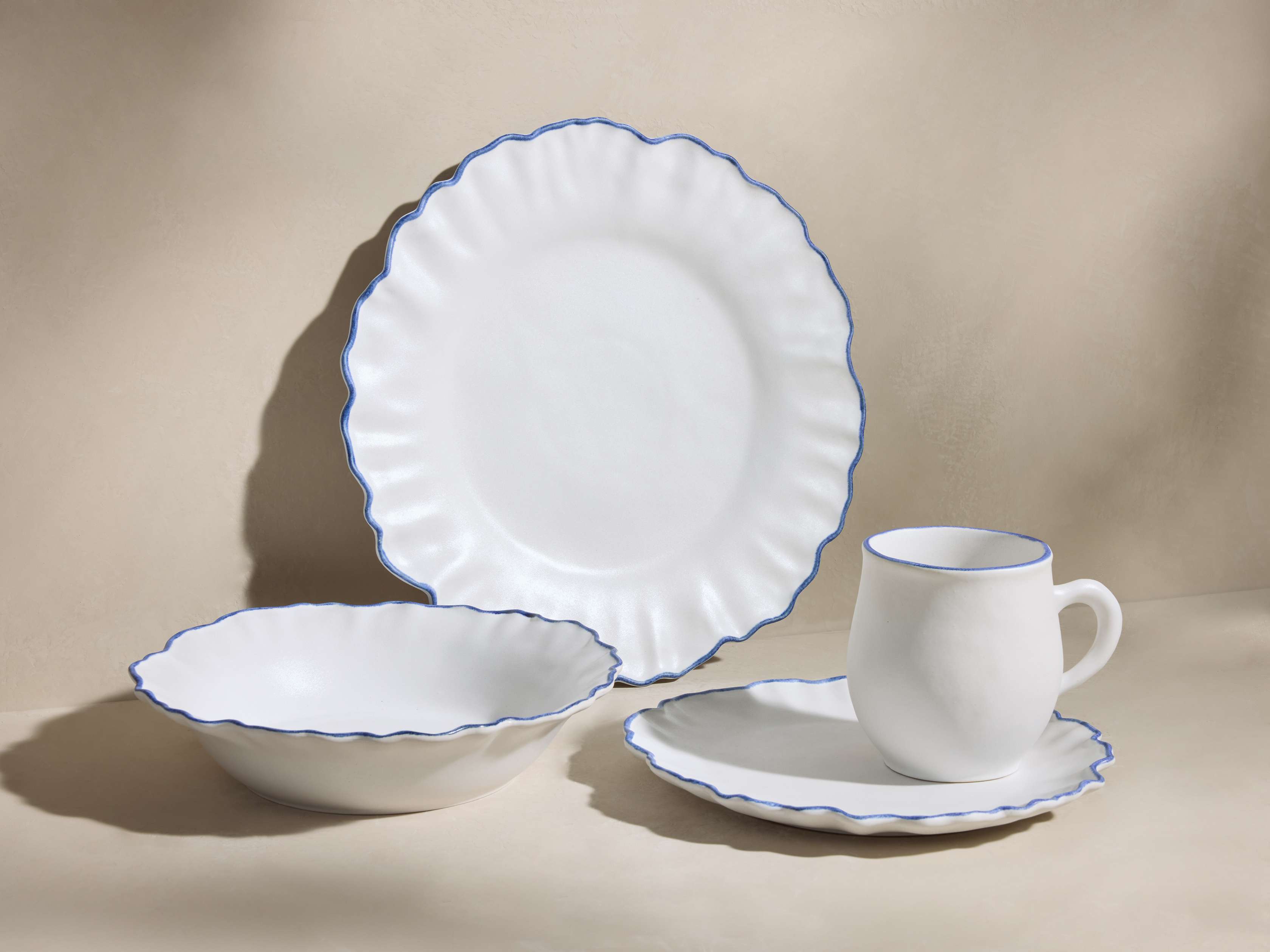 Capuchos Dinnerware with Pasta Bowls (Set of 16)