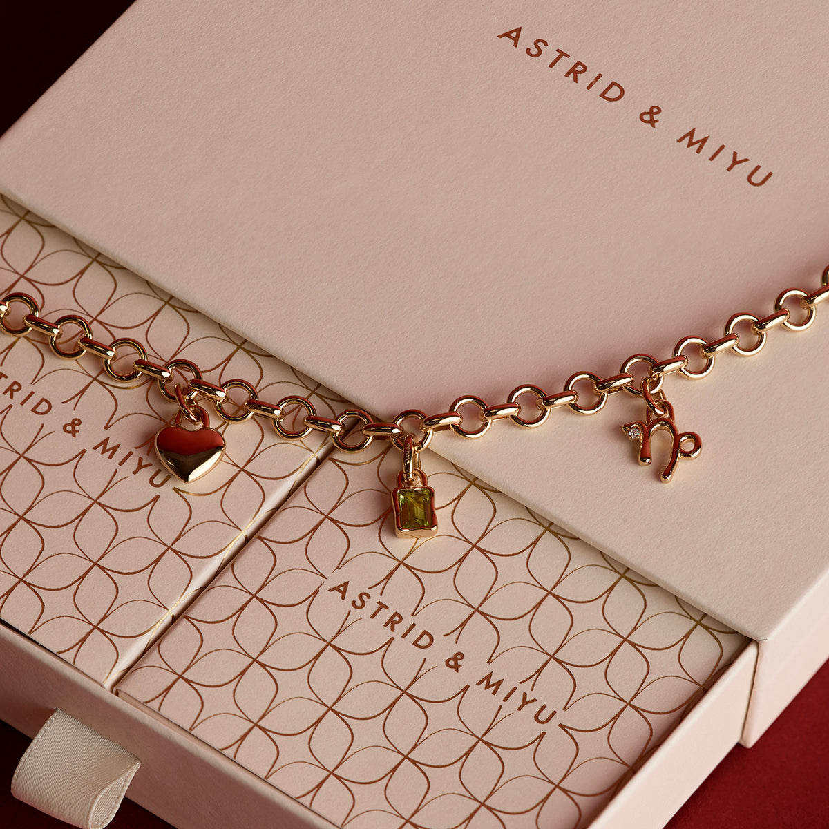 Chelsea Bracelet Charming Gift Set in Gold