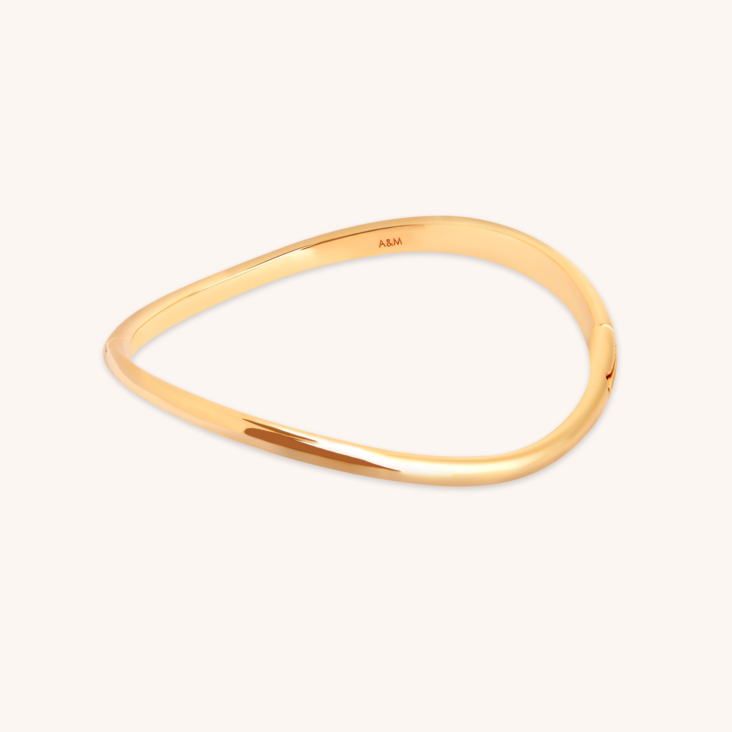 Wave Bangle in Gold