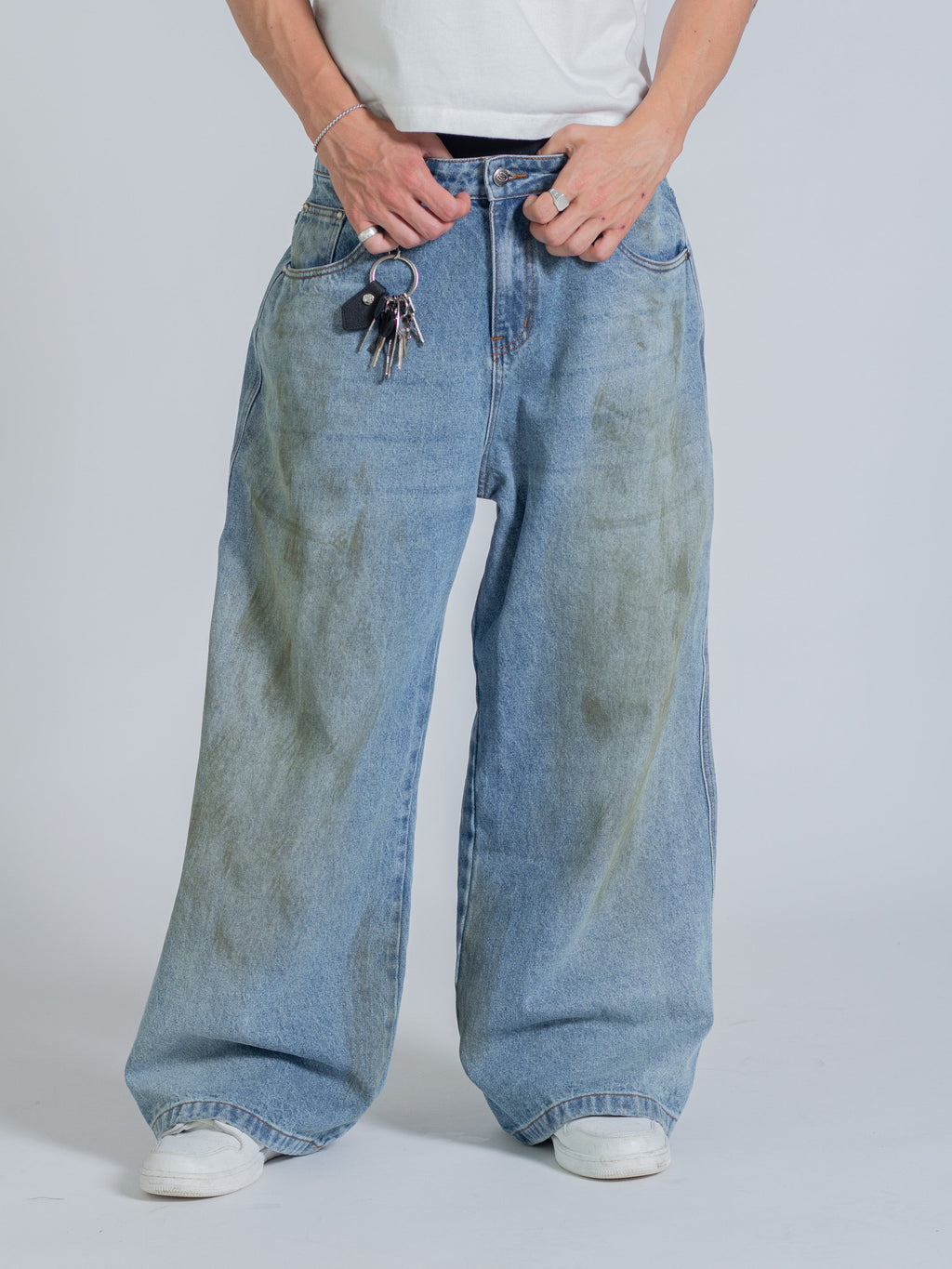 MUD STAINED JEANS - LIGHT BLUE