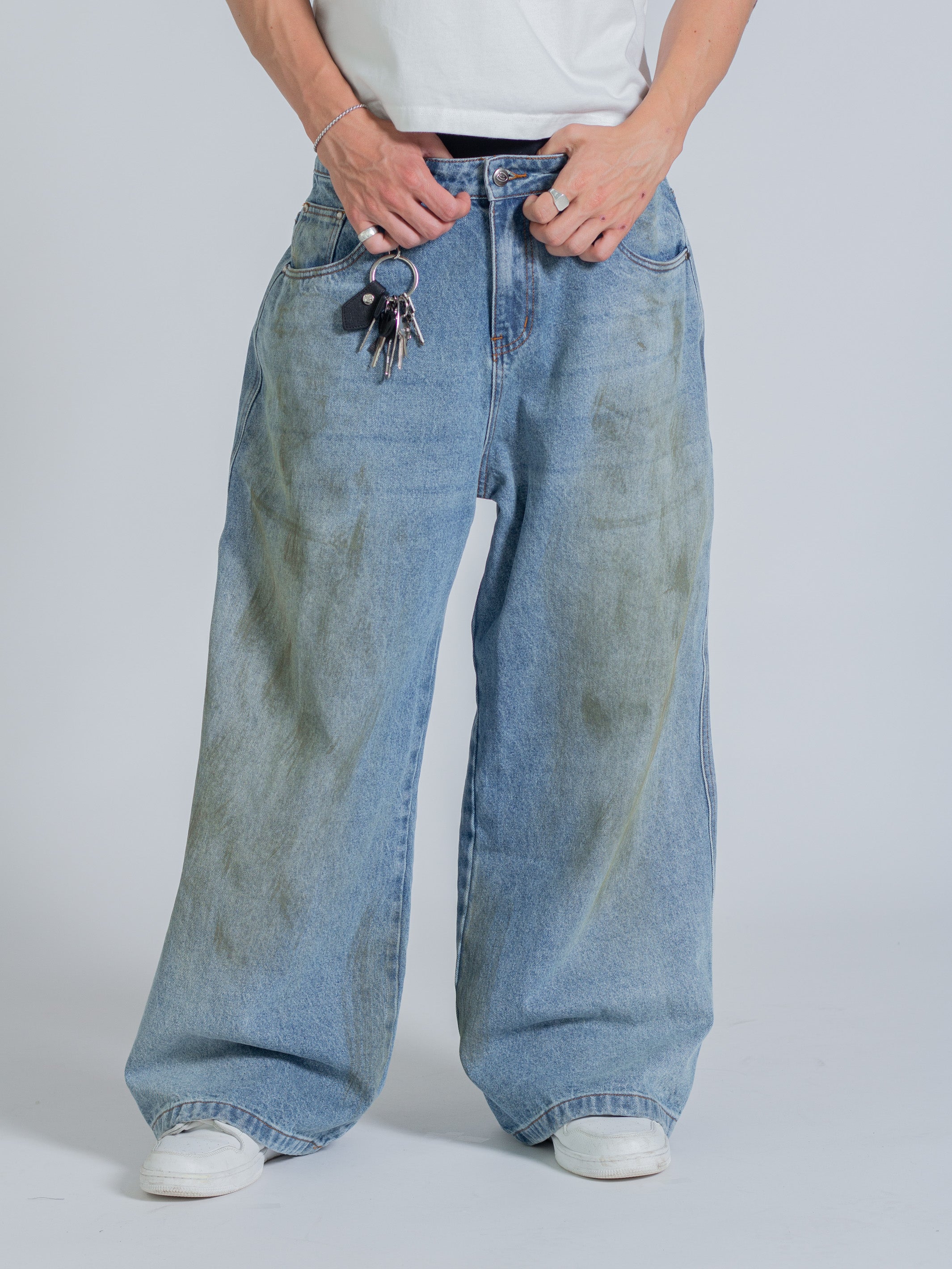 MUD STAINED JEANS - LIGHT BLUE