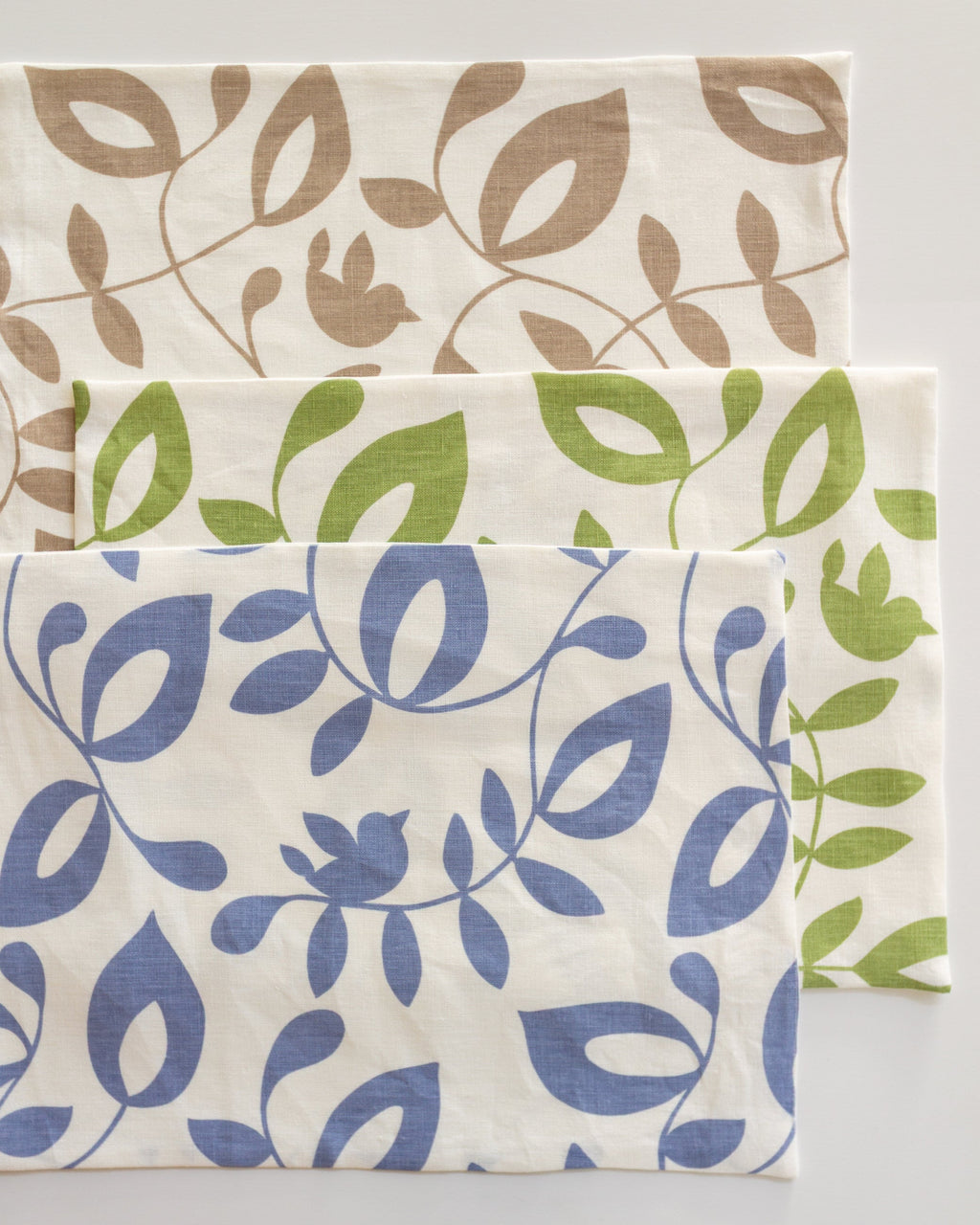 Birdie Placemat in Cocoa