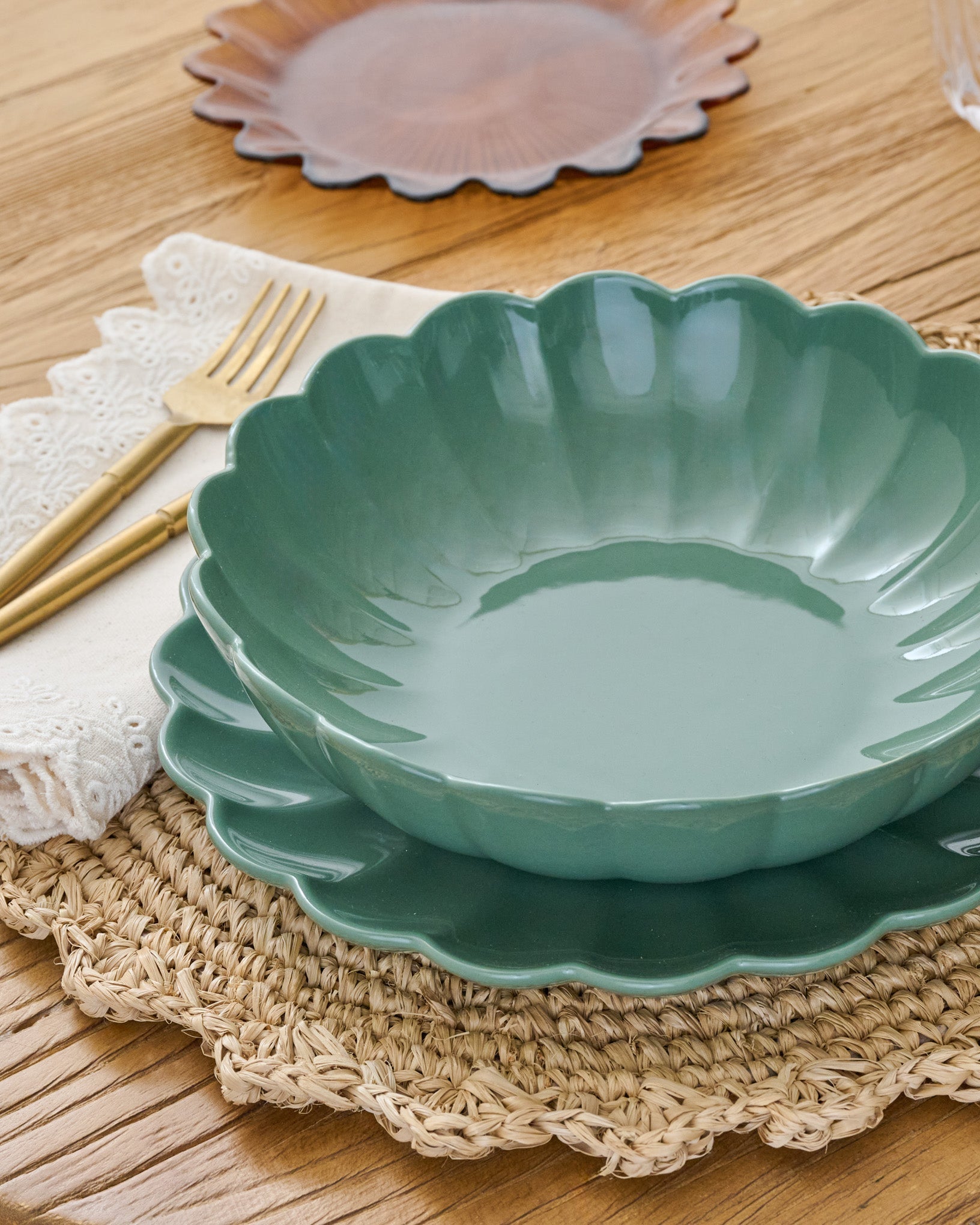 Seagrass Scalloped Serving Bowl