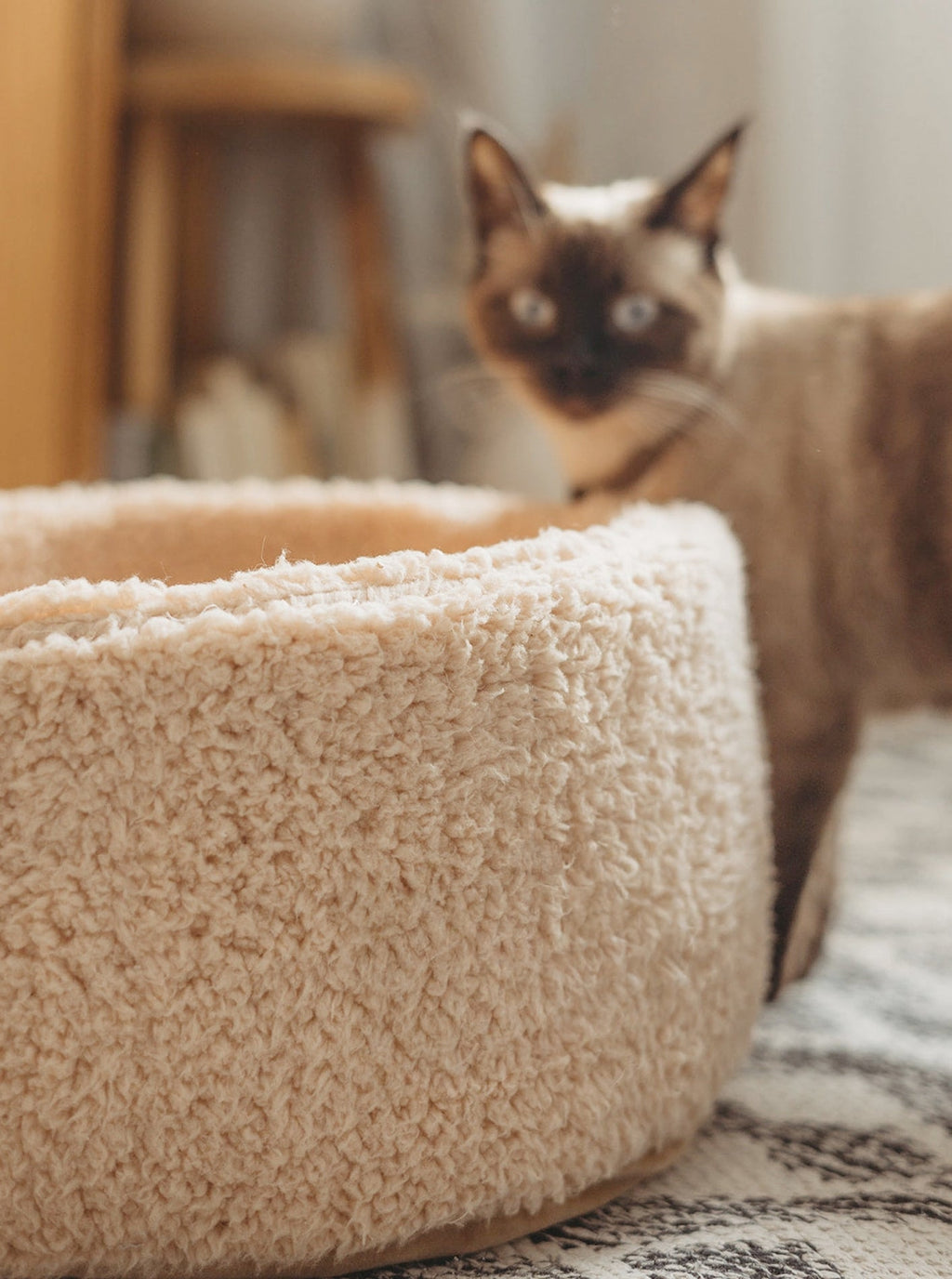 ULTRA-SOFT SHERPA CAT BED