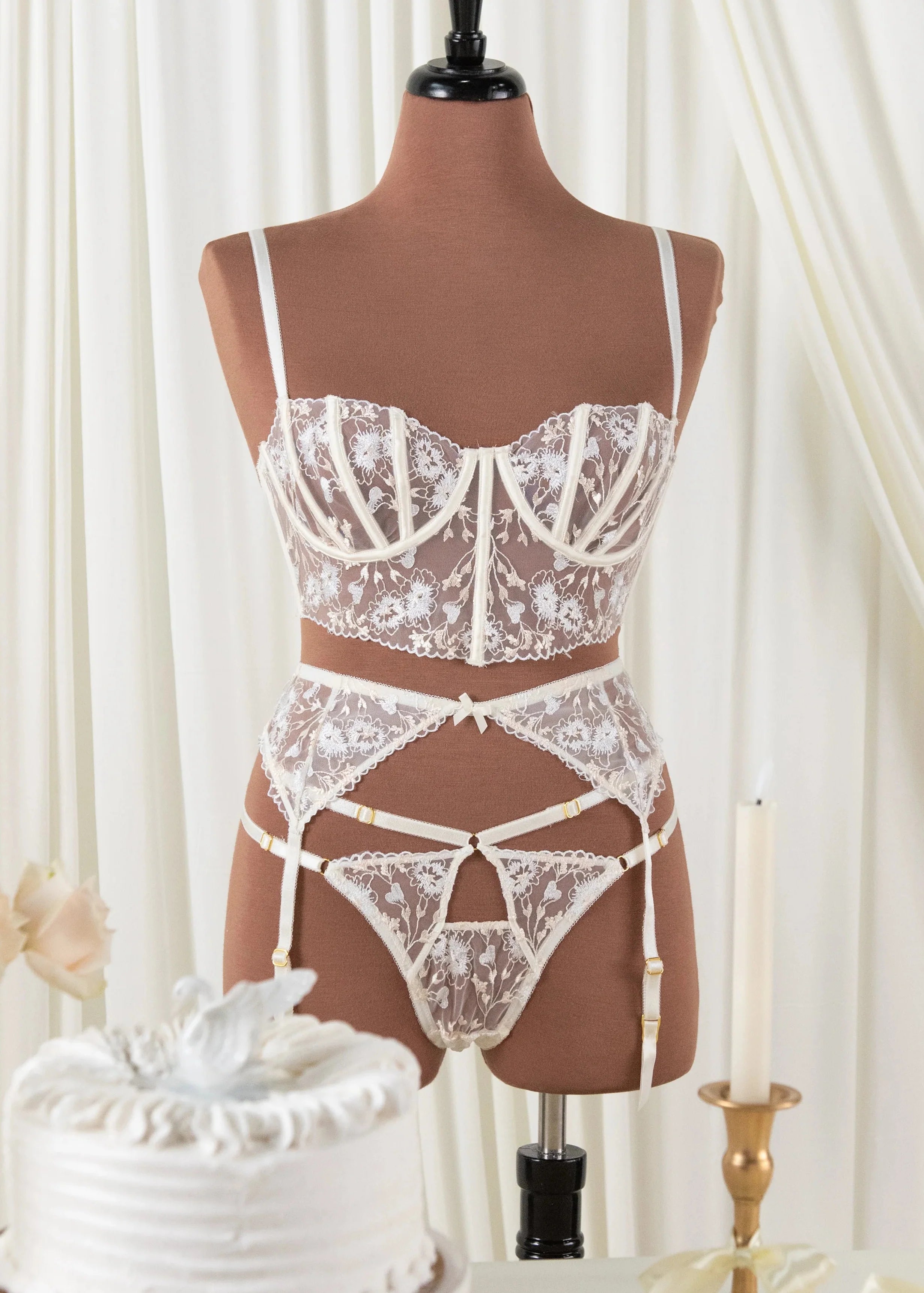 Embroidered Garter Belt - Pearl