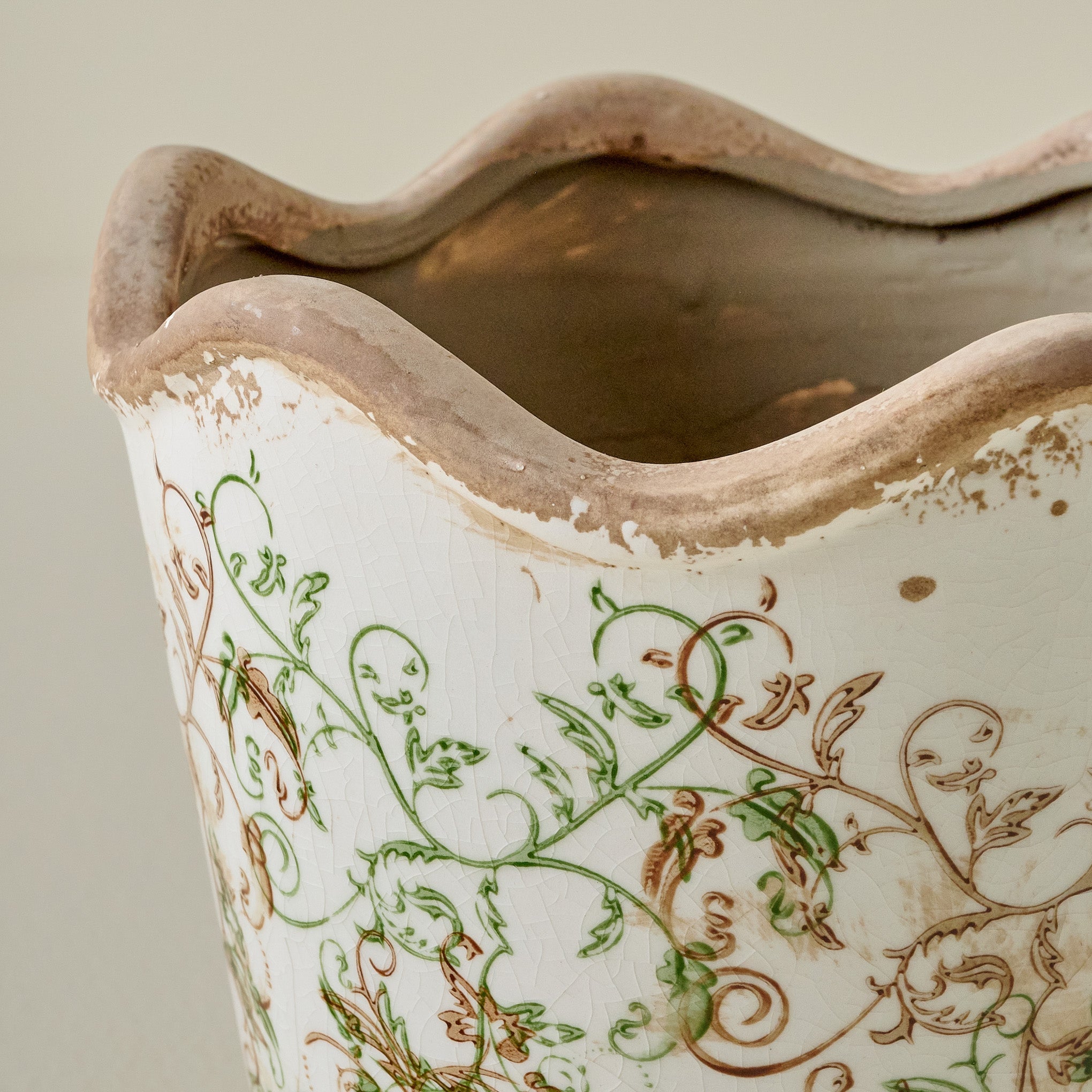 Green Scalloped Distressed Planter