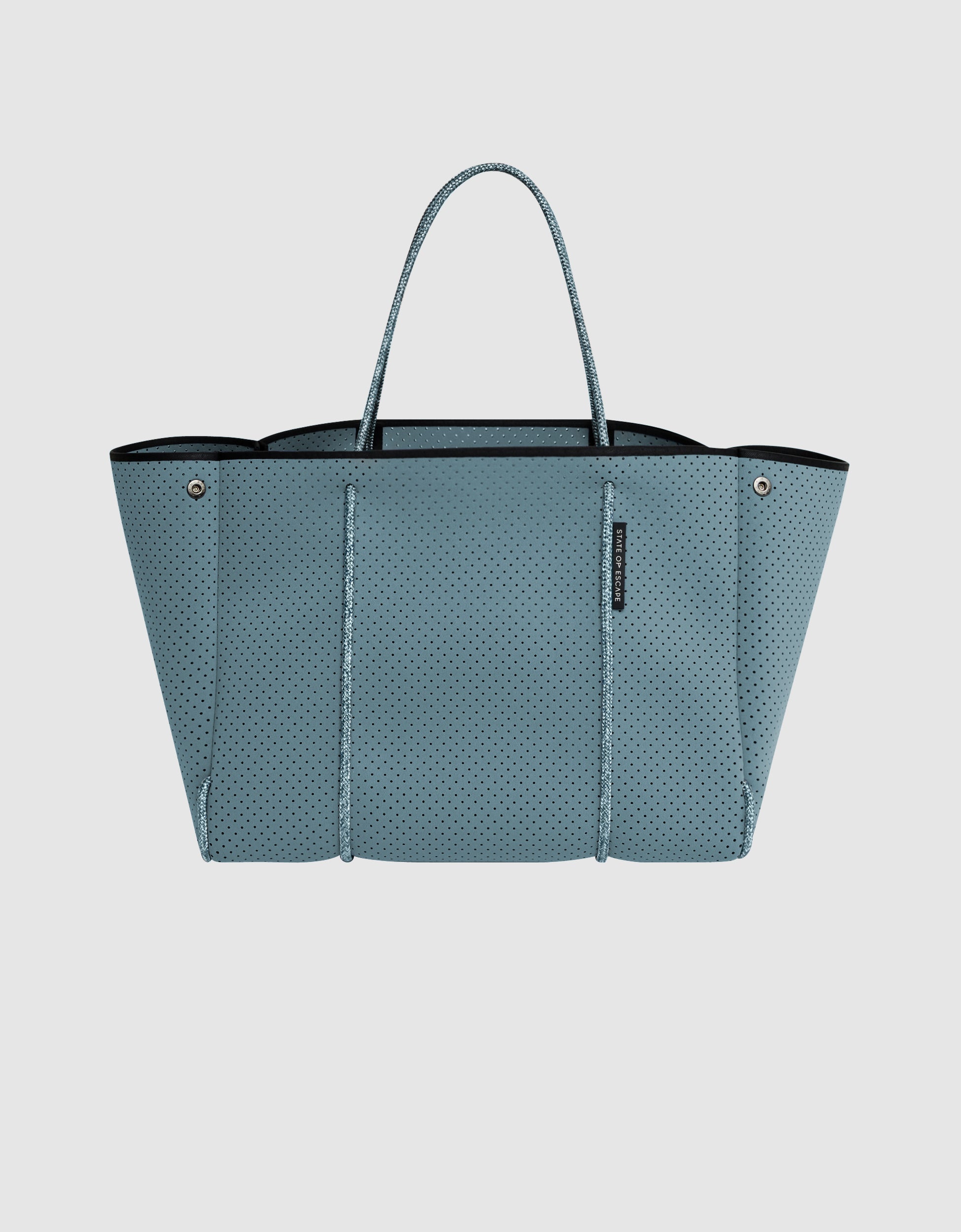 Escape tote in chambray