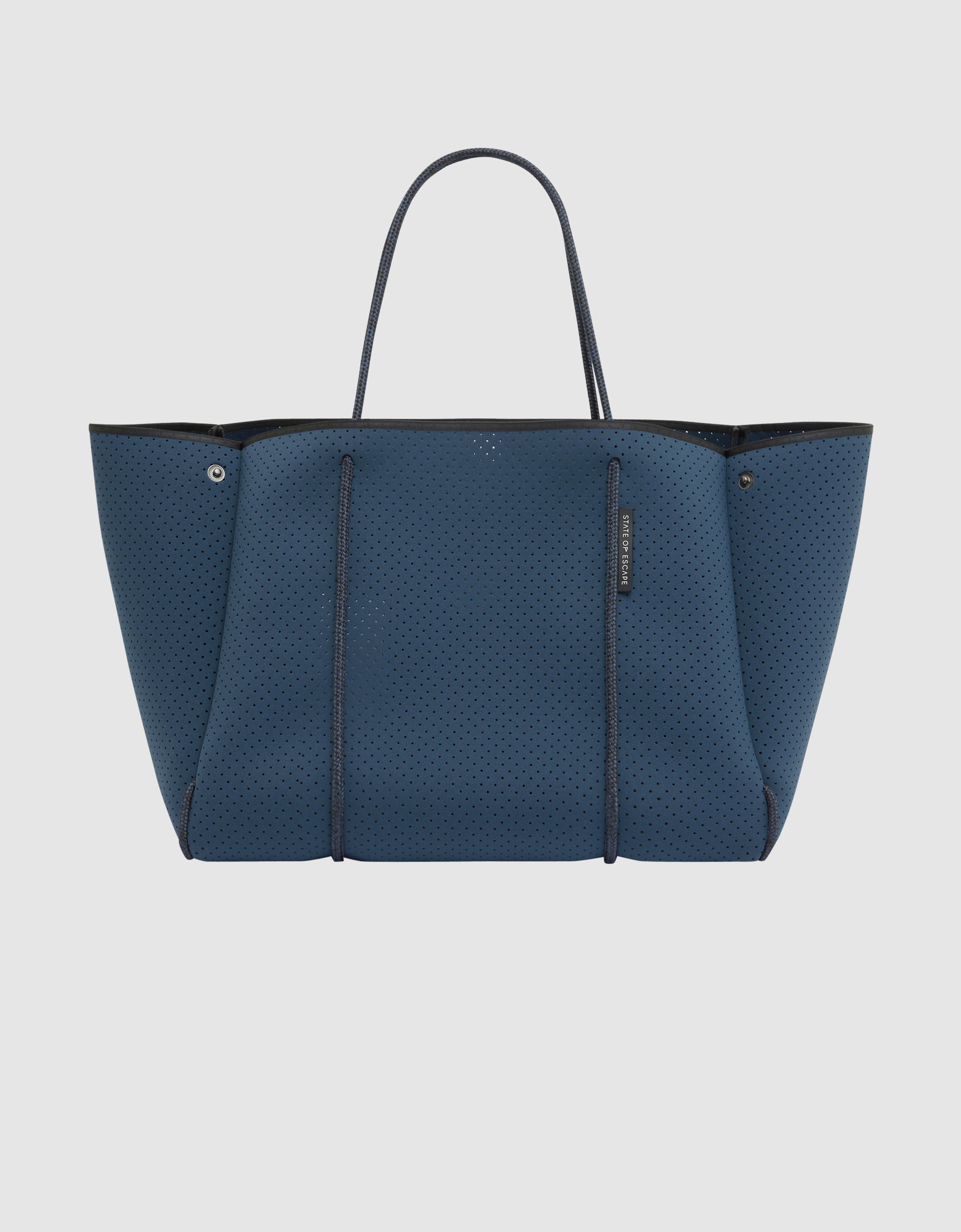 Escape™ tote in midnight