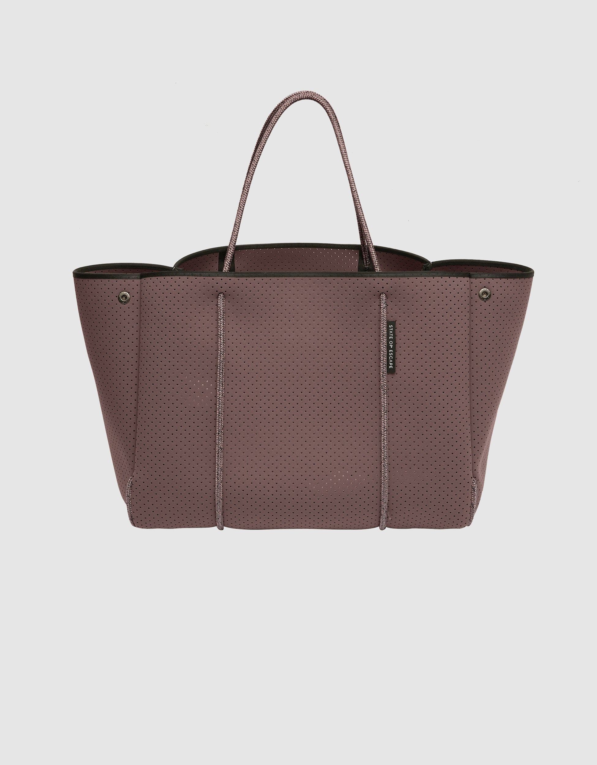 Escape tote in peppercorn