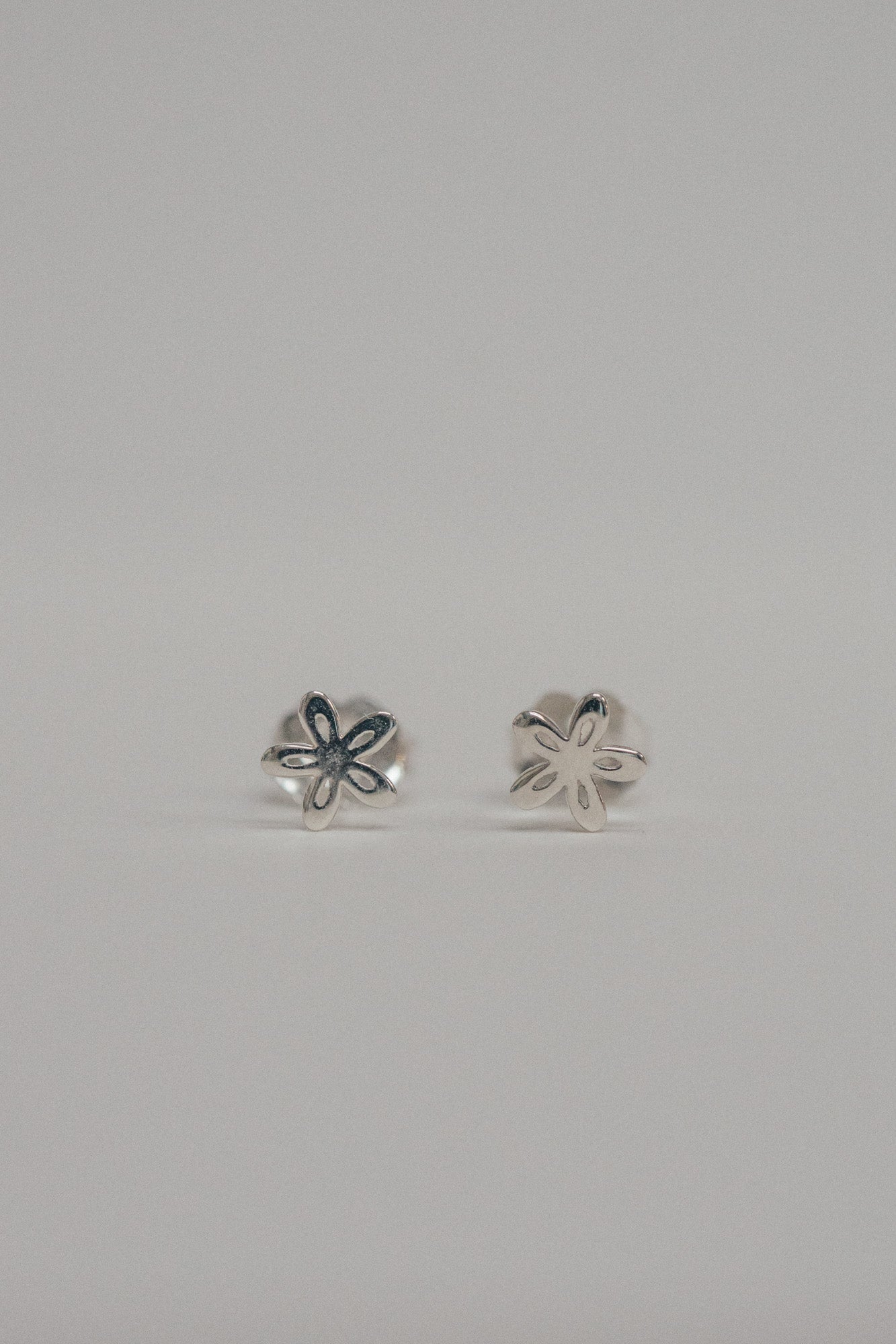 Mini Daisy Stud Earrings *ready-to-ship