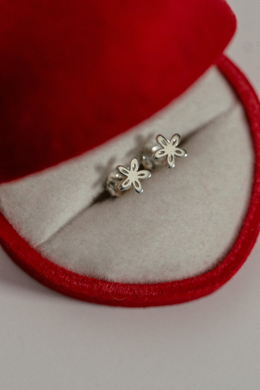 Mini Daisy Stud Earrings *ready-to-ship