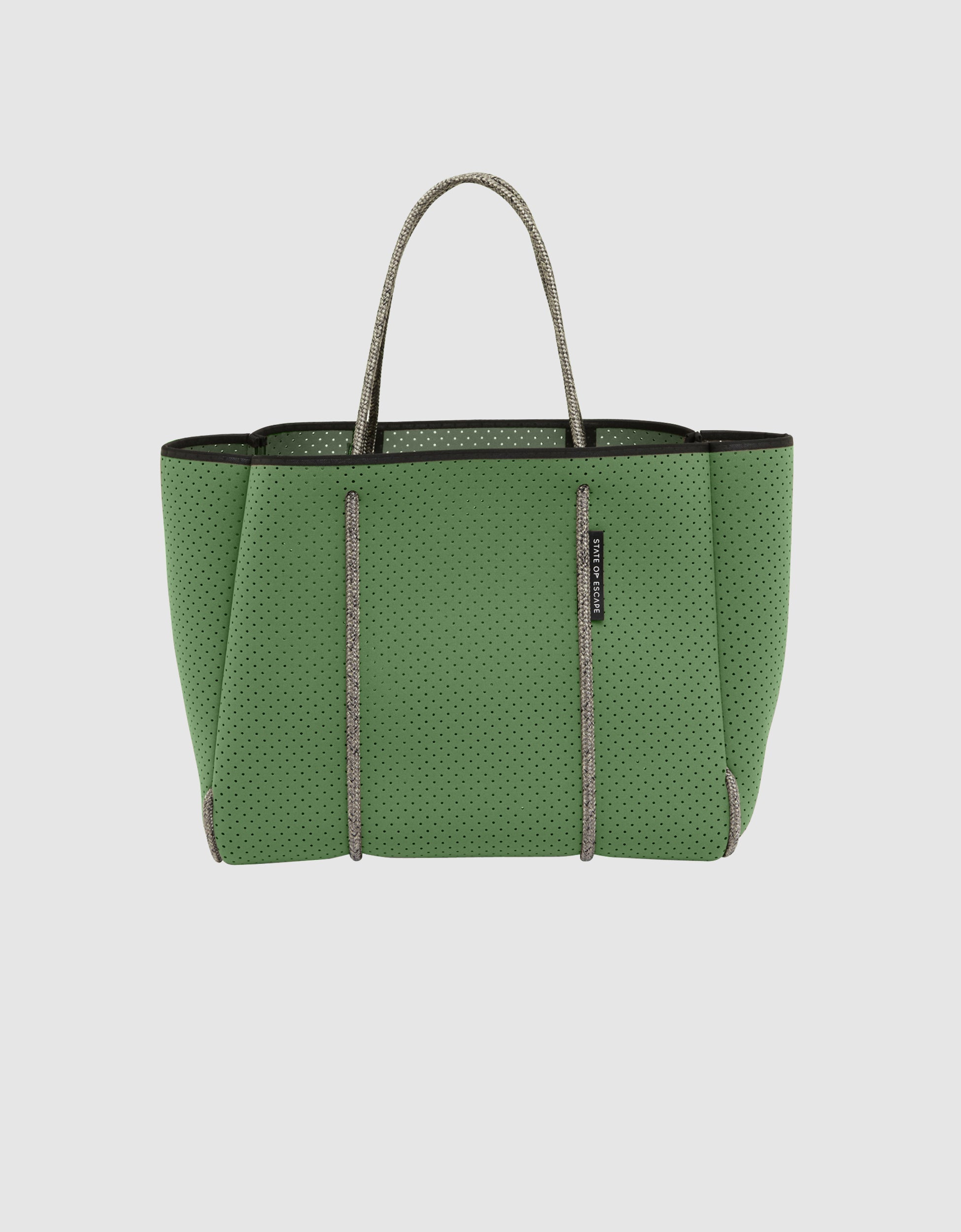Flying solo tote