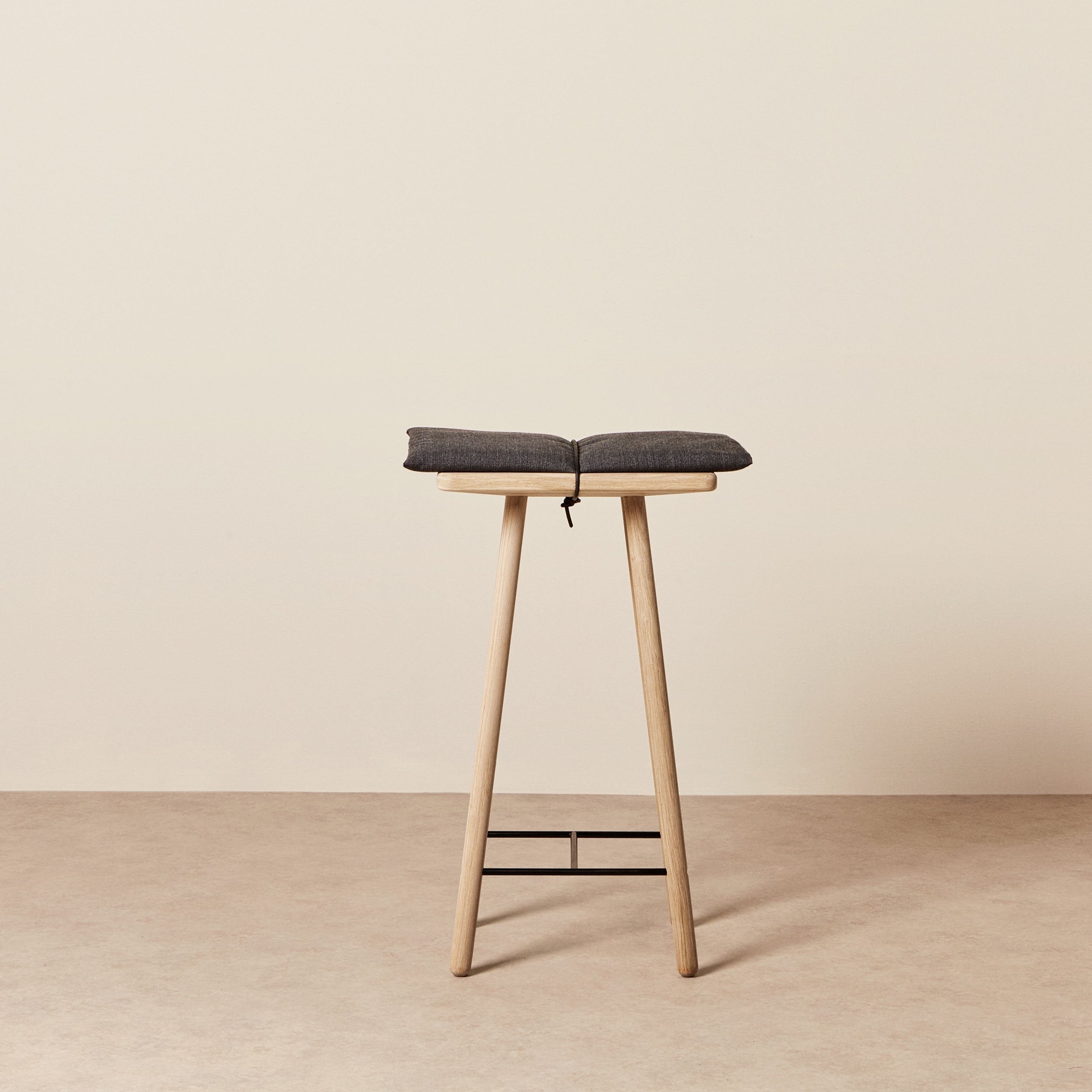 Georg Bar Stool