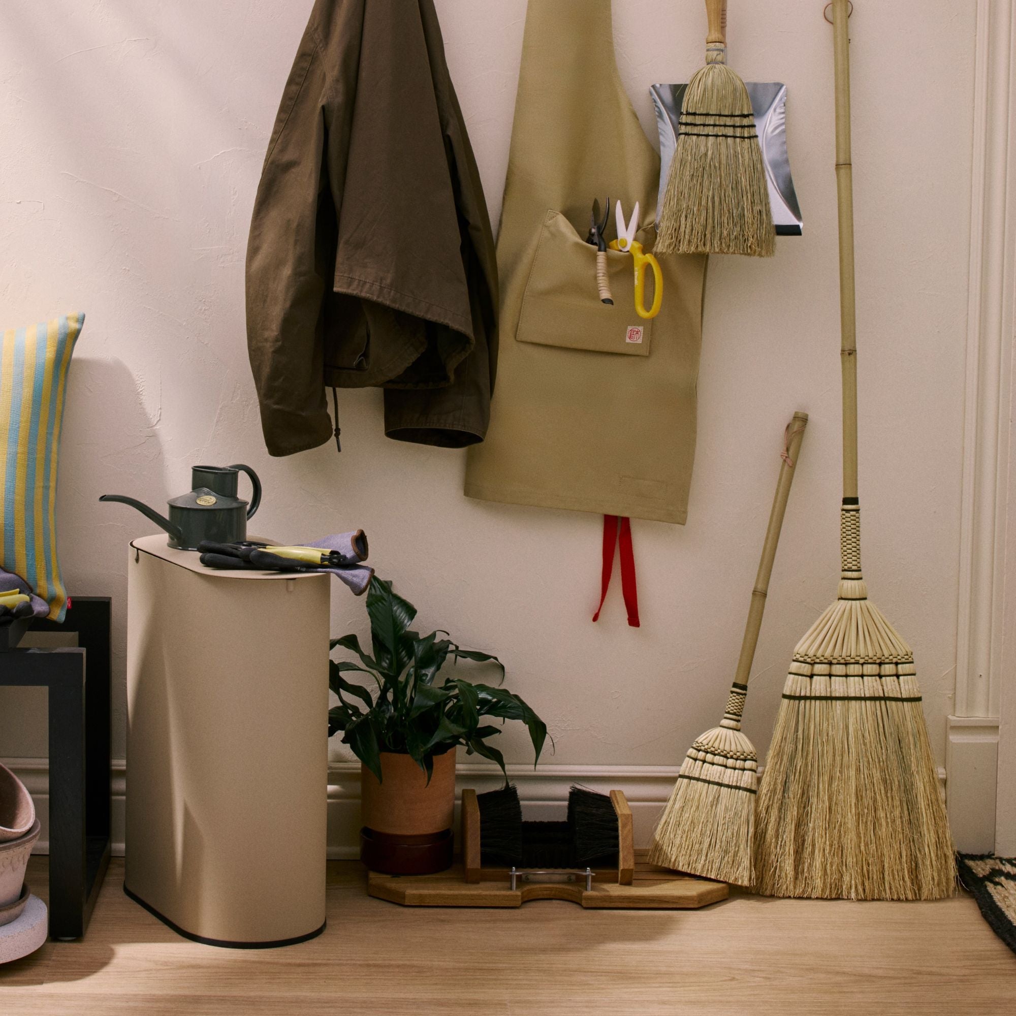 Bamboo Handle Broom - Natural & Olive