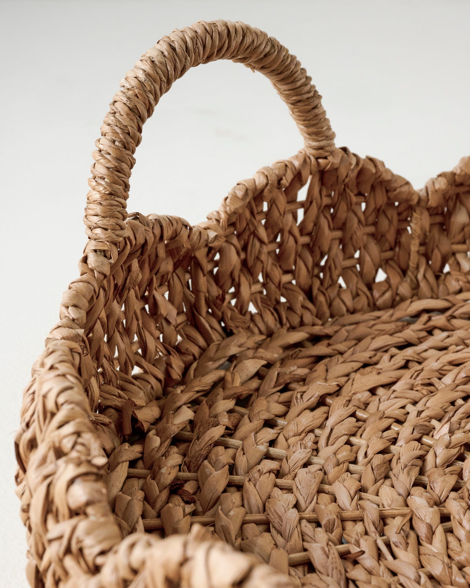 Solene Woven Scalloped Tray