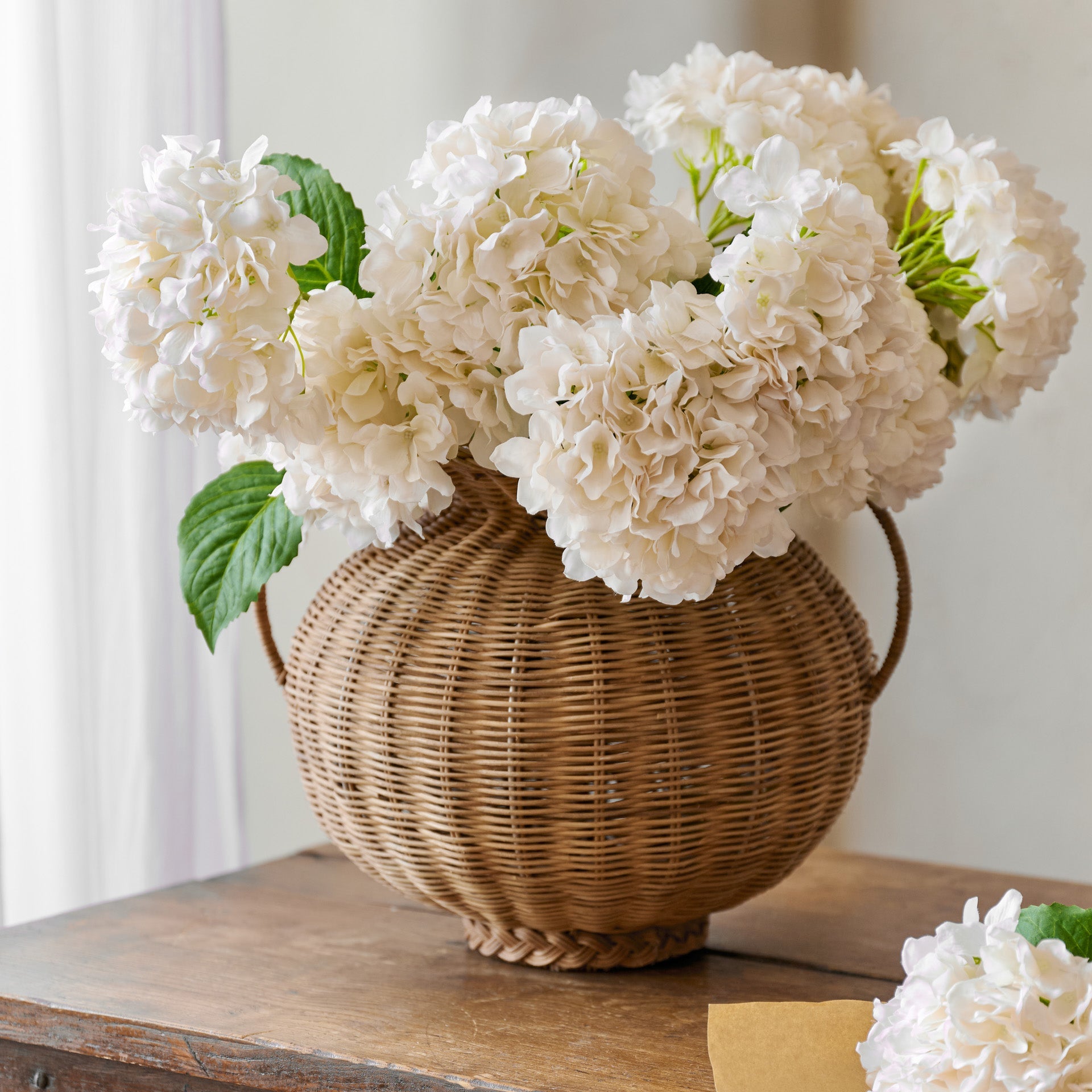 Remi Vase Cream Hydrangea Bundle