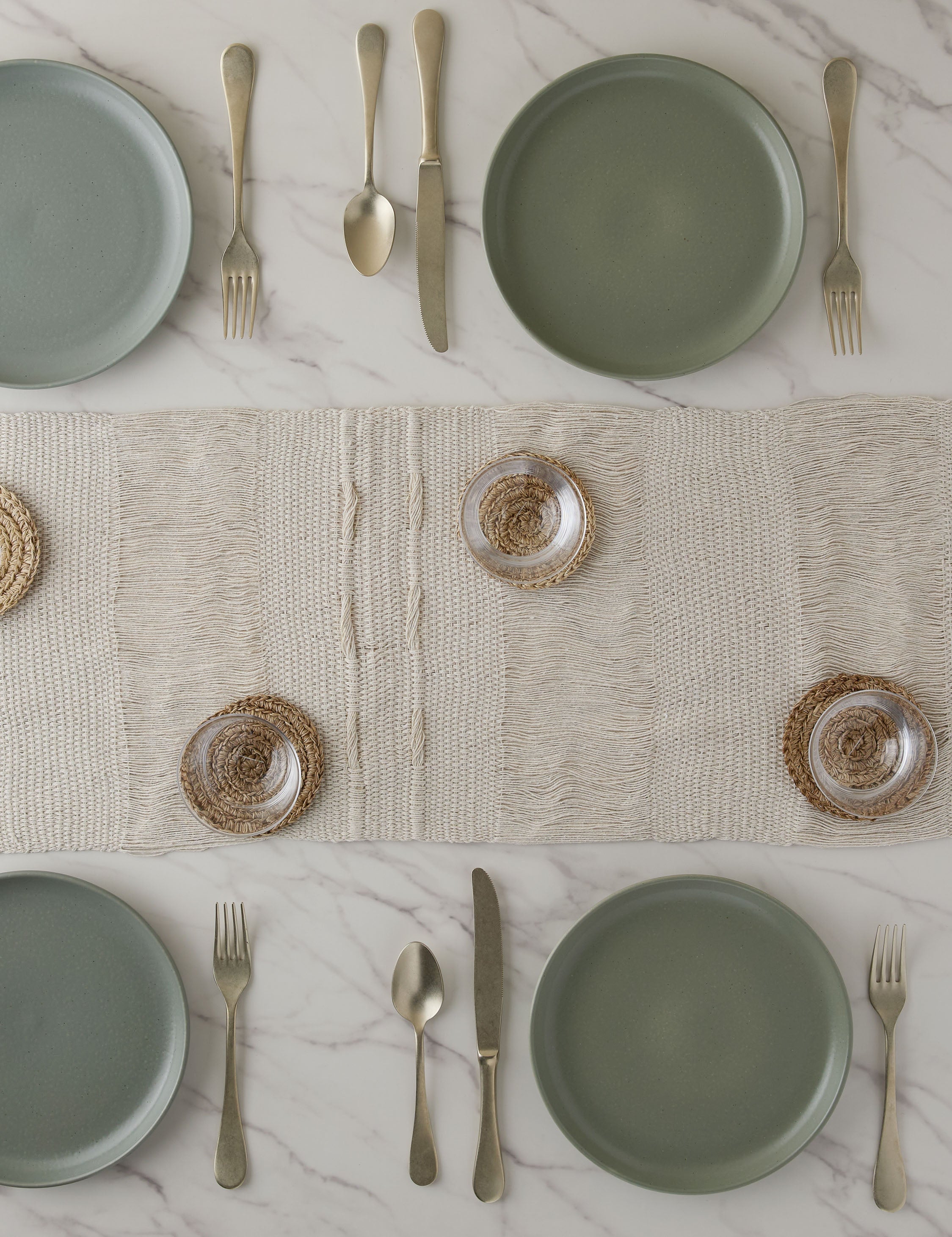 Threads Table Runner by Tallo de Olivo
