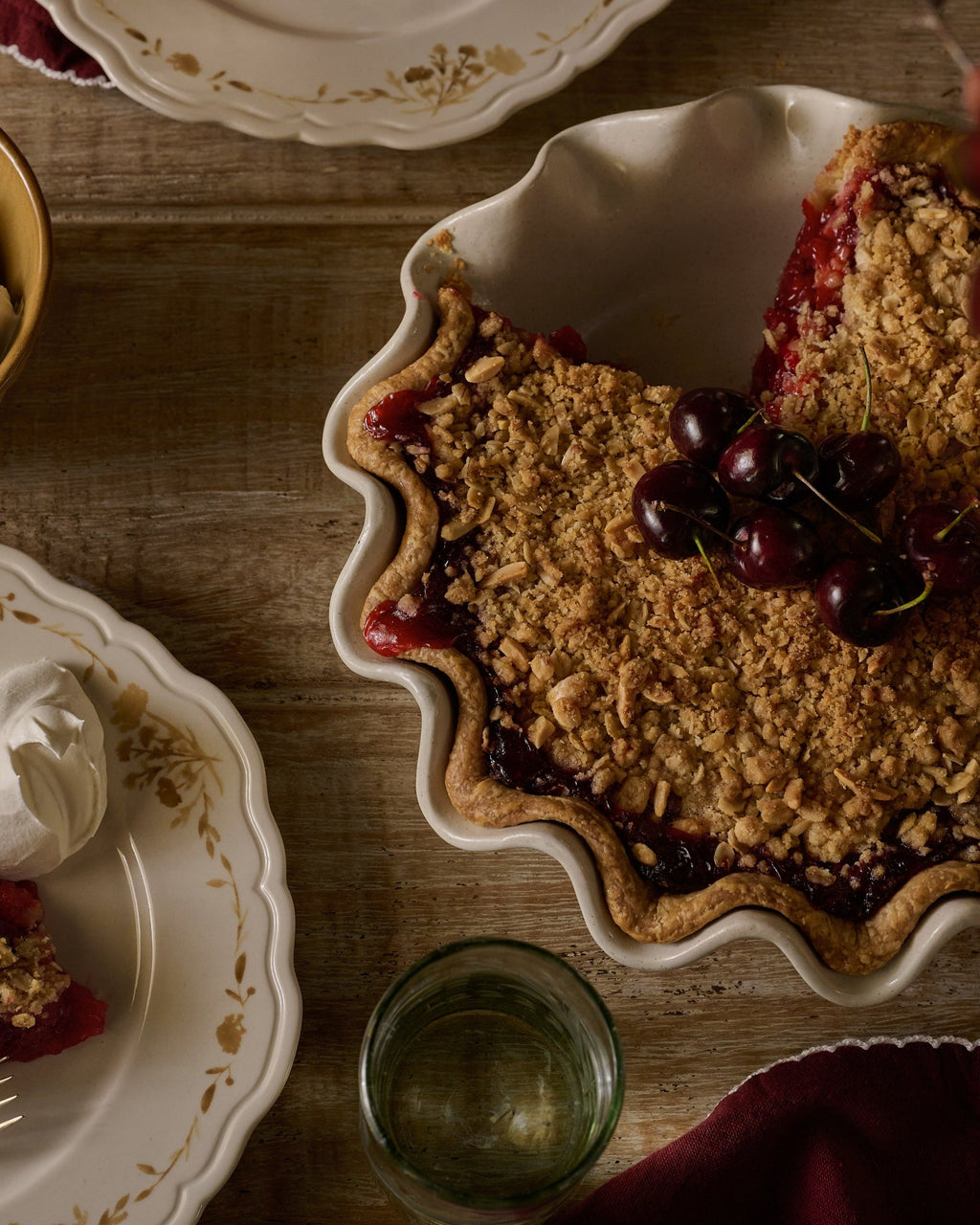 Cream Scalloped Pie Dish