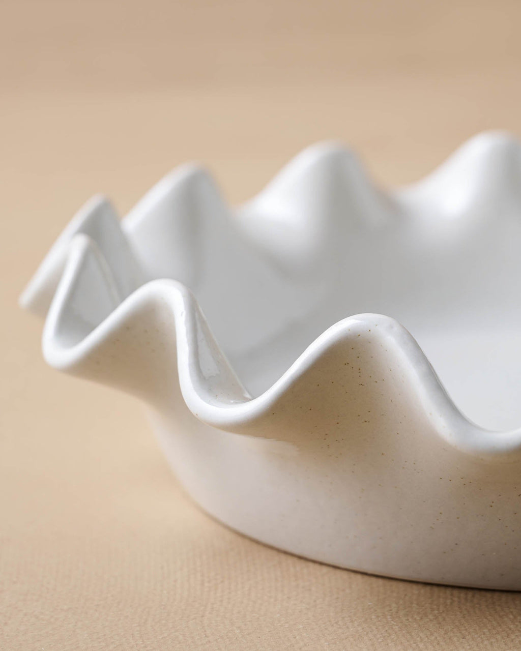 Cream Scalloped Pie Dish
