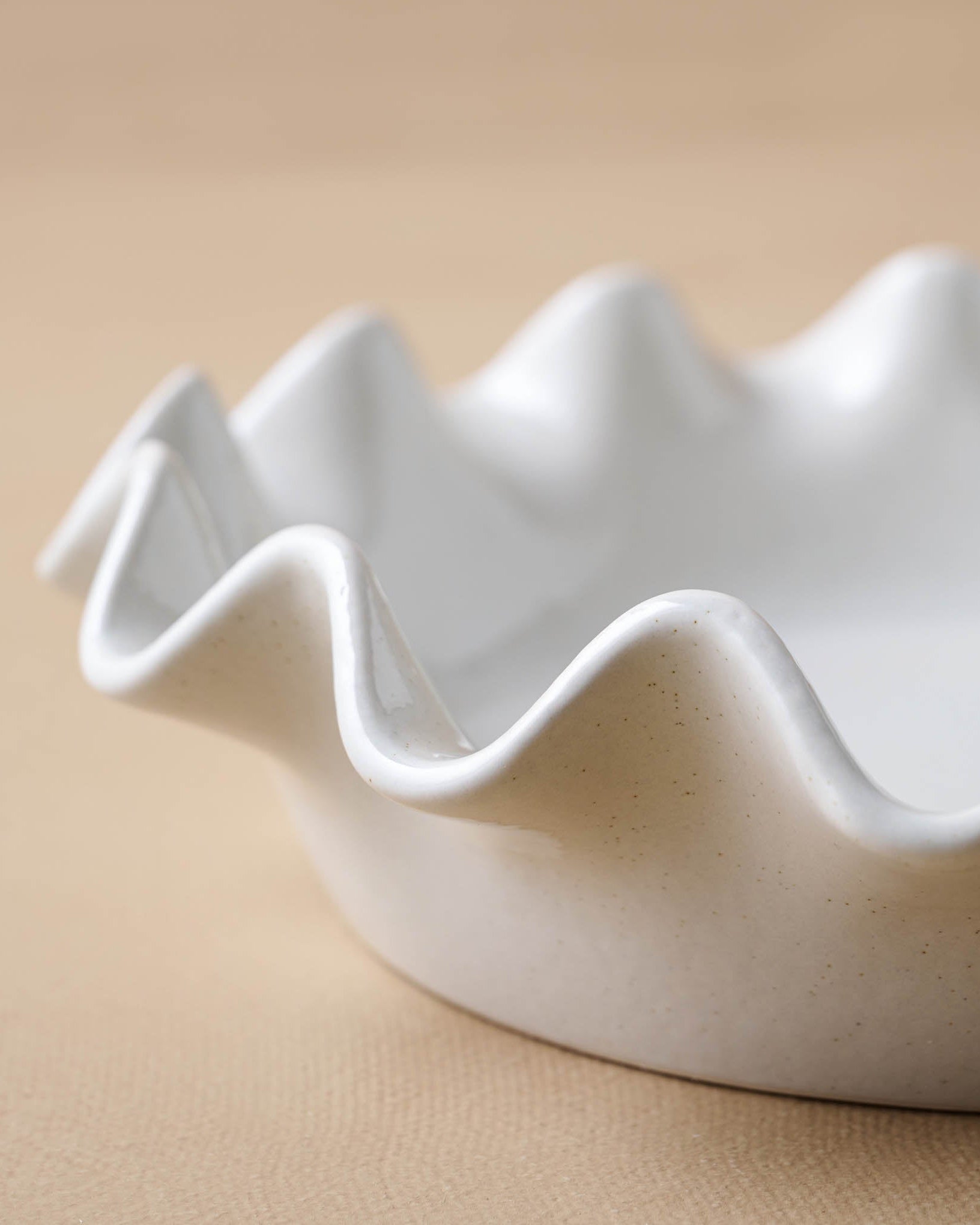 Cream Scalloped Pie Dish